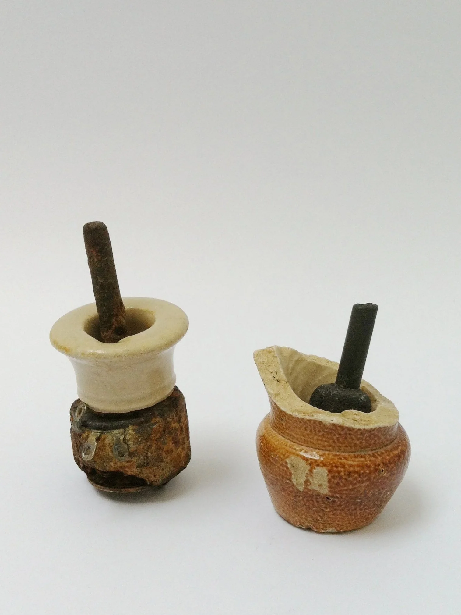 Untitled (Mudlarkin), 2014, metall, ceramics, concrete