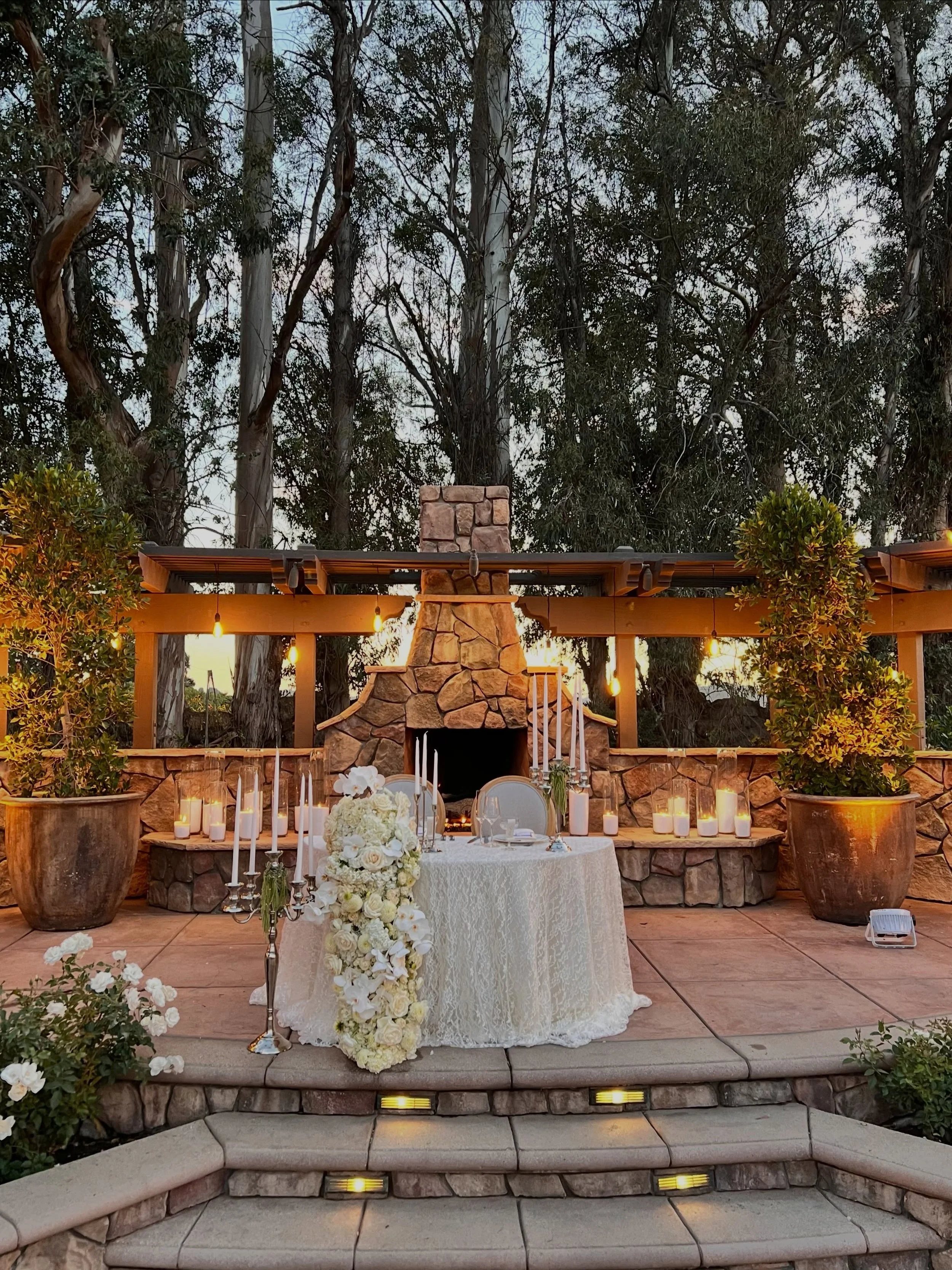 This sweetheart table was inspired by lace and regal details. 

Set against the glow of Walnut Grove at night, it brought candlelight, texture, and a little magic to the table. 

Venue @walnutgroveweddings
Design @eventsbytania_
Florals @b_besame 
Re