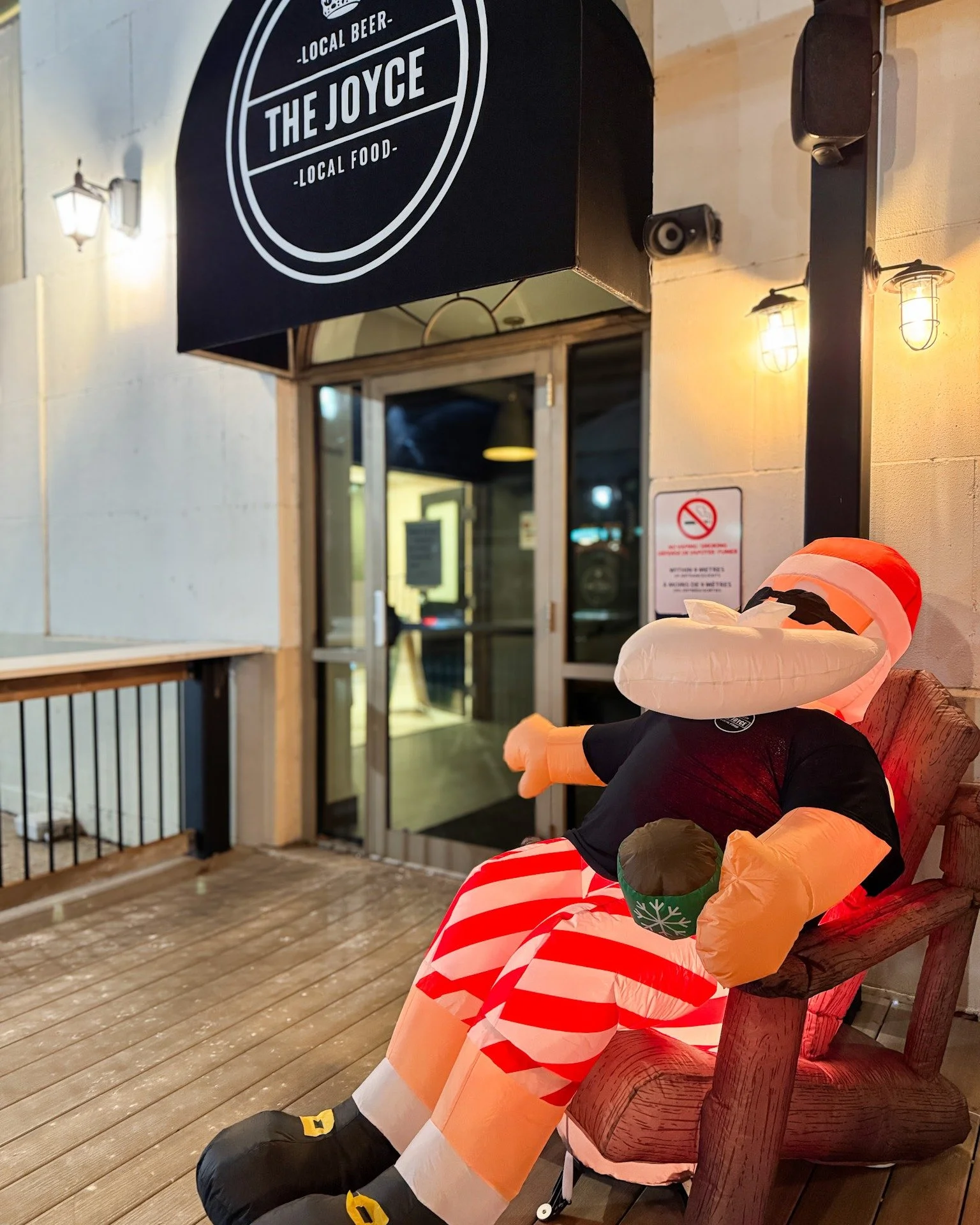 It&rsquo;s that time of year again&hellip; and Santa has officially taken over our patio! 🎅✨

You&rsquo;ll spot him proudly rocking his Joyce Pub tee (even if the patio is closed for the season, he&rsquo;s still holding down the fort).

Passing by d