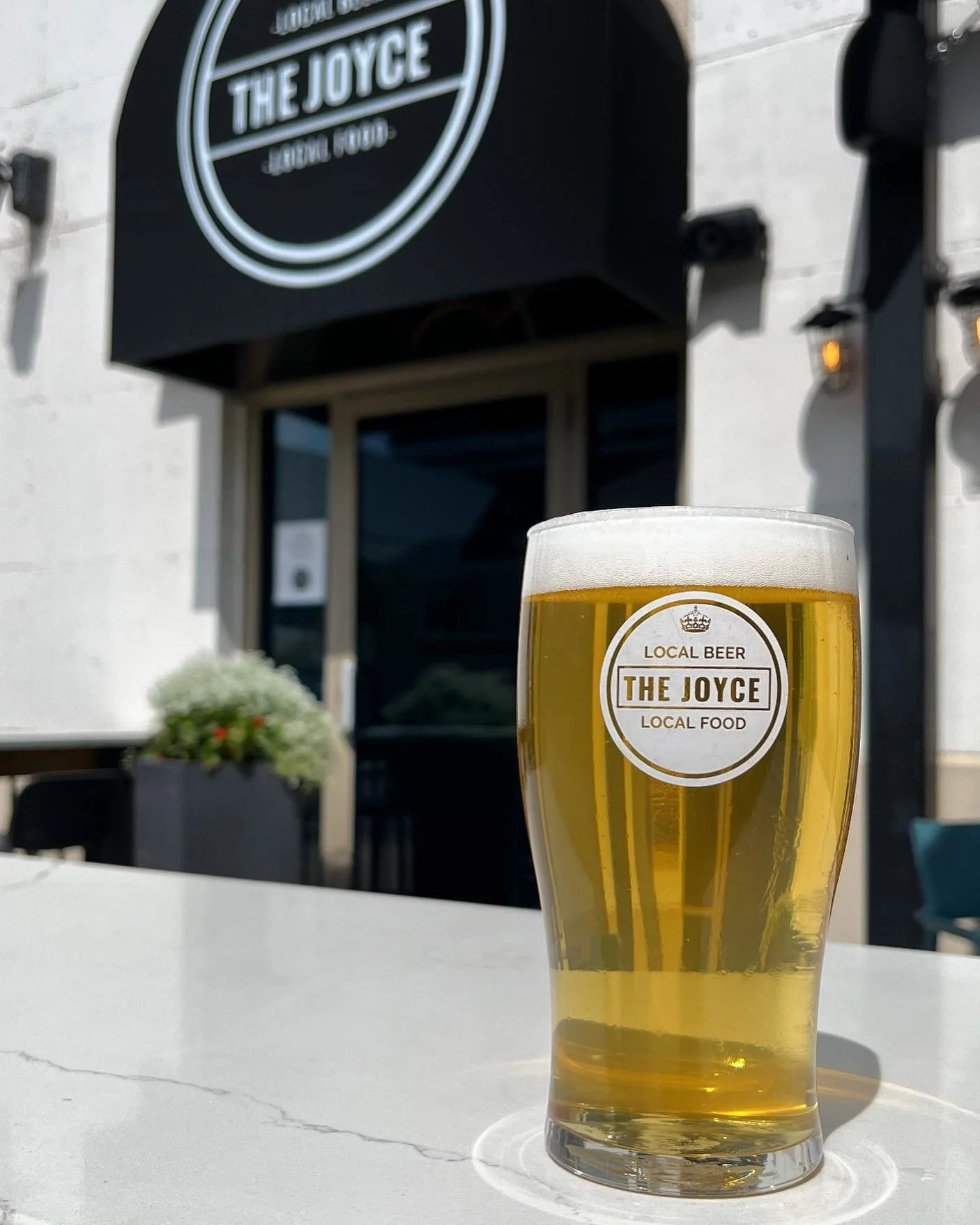 Spring is doing its thing out there, and we are paying close attention. ☀️🍺

We're not quite there yet, but patio season is ALMOST coming 🙌, and we are more than ready for it. 

Stay tuned! 🌅

#TheJoycePub #CraftBeerNB #NBBeer #LocalBrews #Frederi