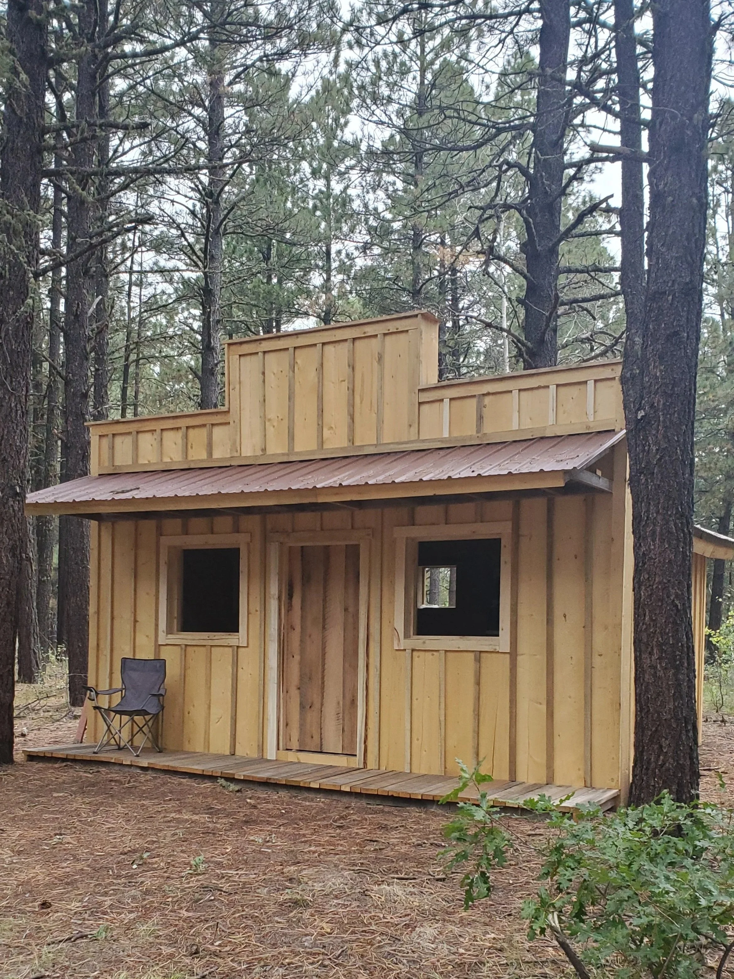 Hunting cabin with western front