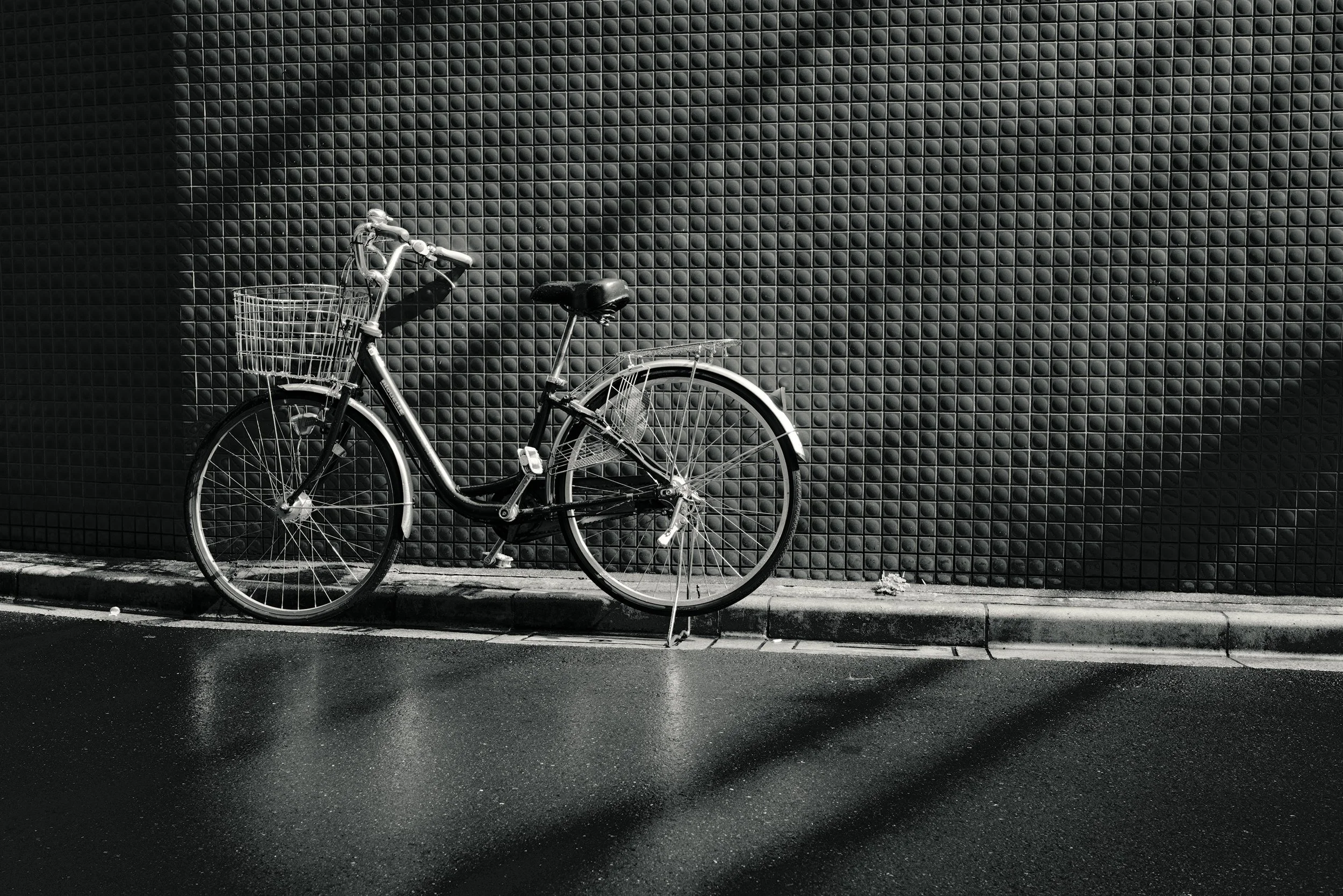Modulation // Tokyo, 2025 // Light and Shadow Exhibition, Black Box Gallery, 2026