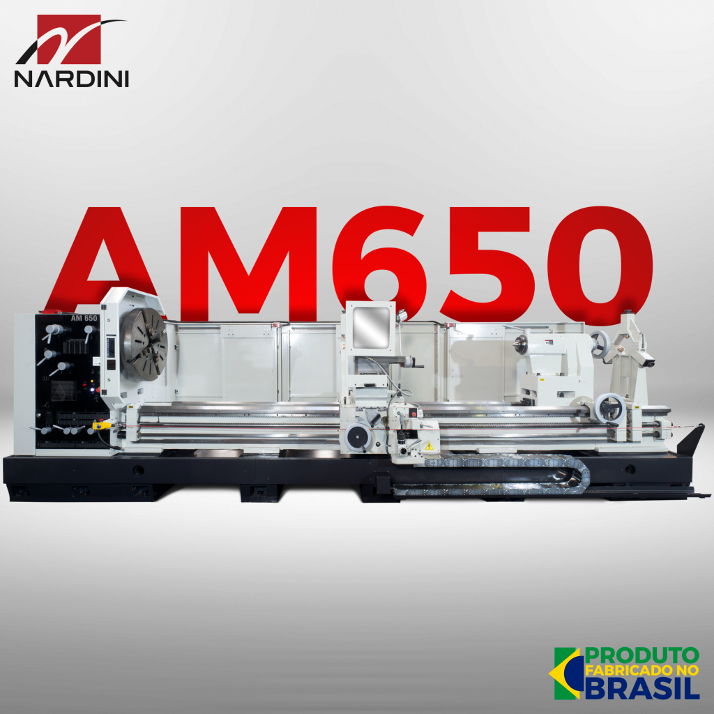 Foto de uma máquina de usinagem de precisão, modelo AM650, apresentada contra fundo branco com o logo da Nardini no canto superior esquerdo e uma etiqueta que diz 'Produto fabricado no Brasil' no canto inferior direito.