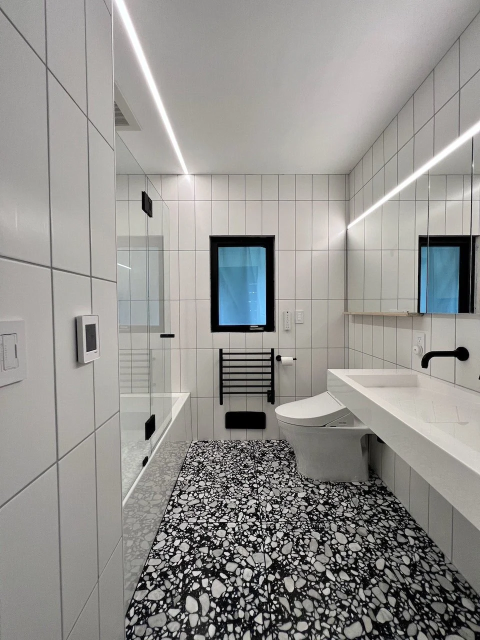 Bright bathroom with white finishes and black fixtures — Sannikov LLC project