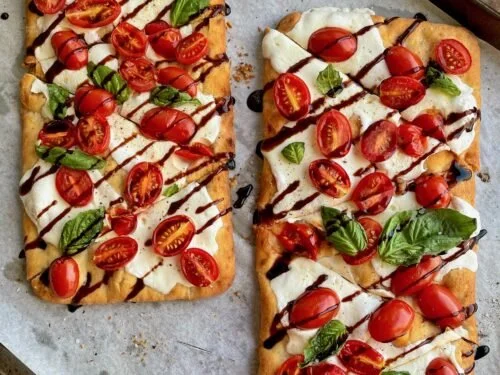 easy-caprese-flatbread-500x375.jpg