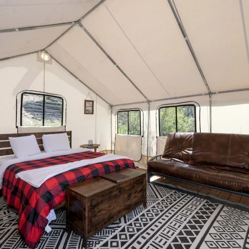 tent detail 4.webp