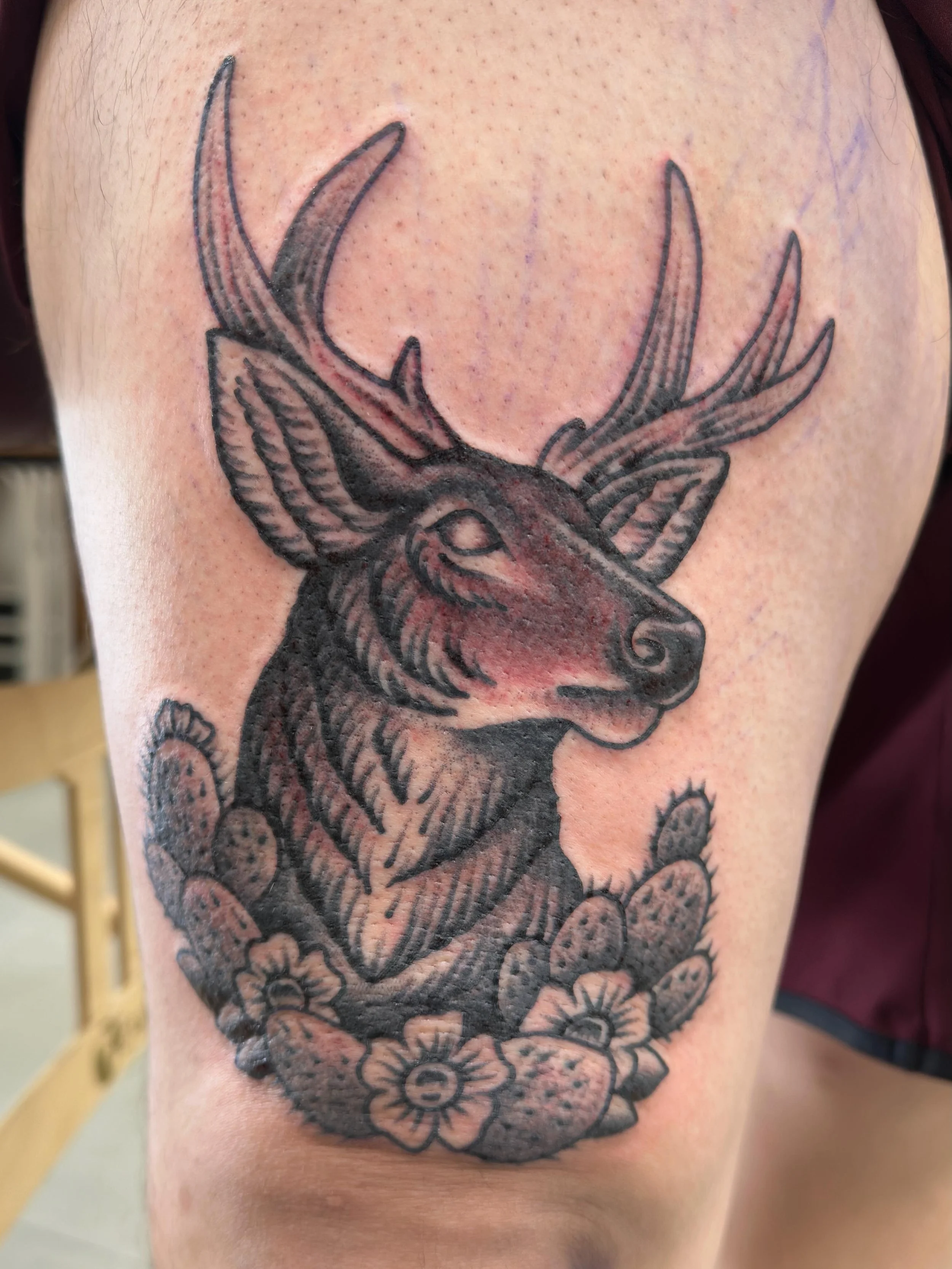 Taking appointments and walk-ins now at @luckydollartattooparlor
Click the link in my bio to book
I take credit/debit cards
Full day: $1100 
Half day: $660
10% discount when paying with cash.

Shop minimum is $100, I also do smaller sessions/pieces, 