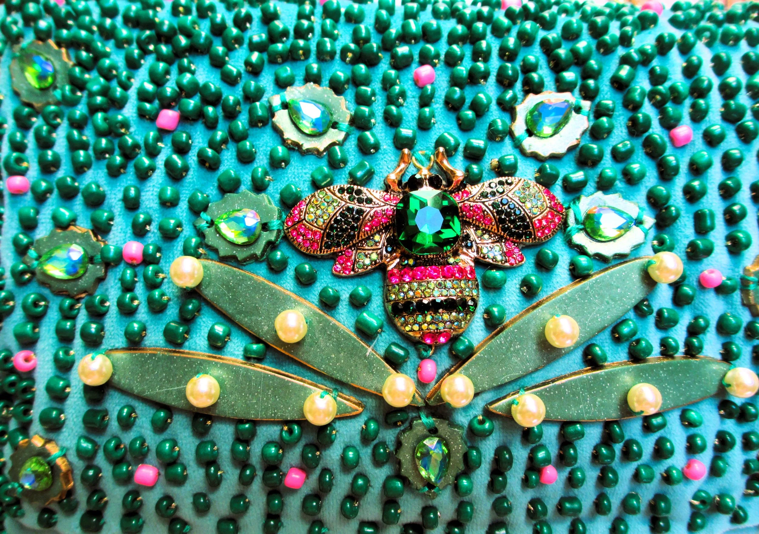 Bumble bea beaded bag jewellery sherazade.JPG