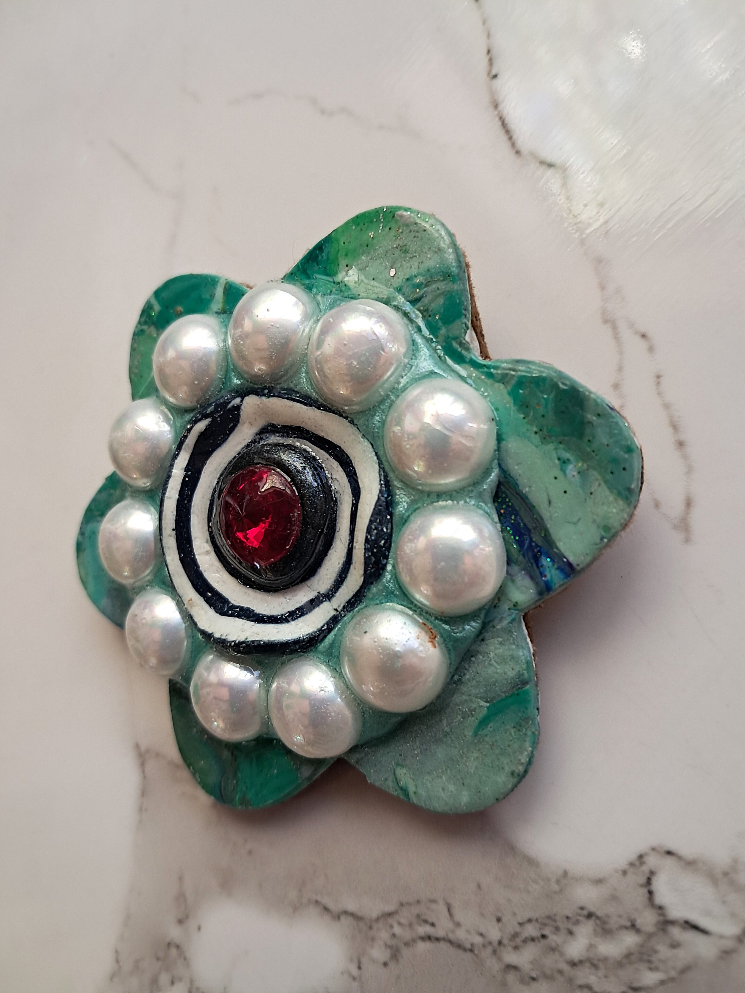 Pearl circle brooch side.jpg