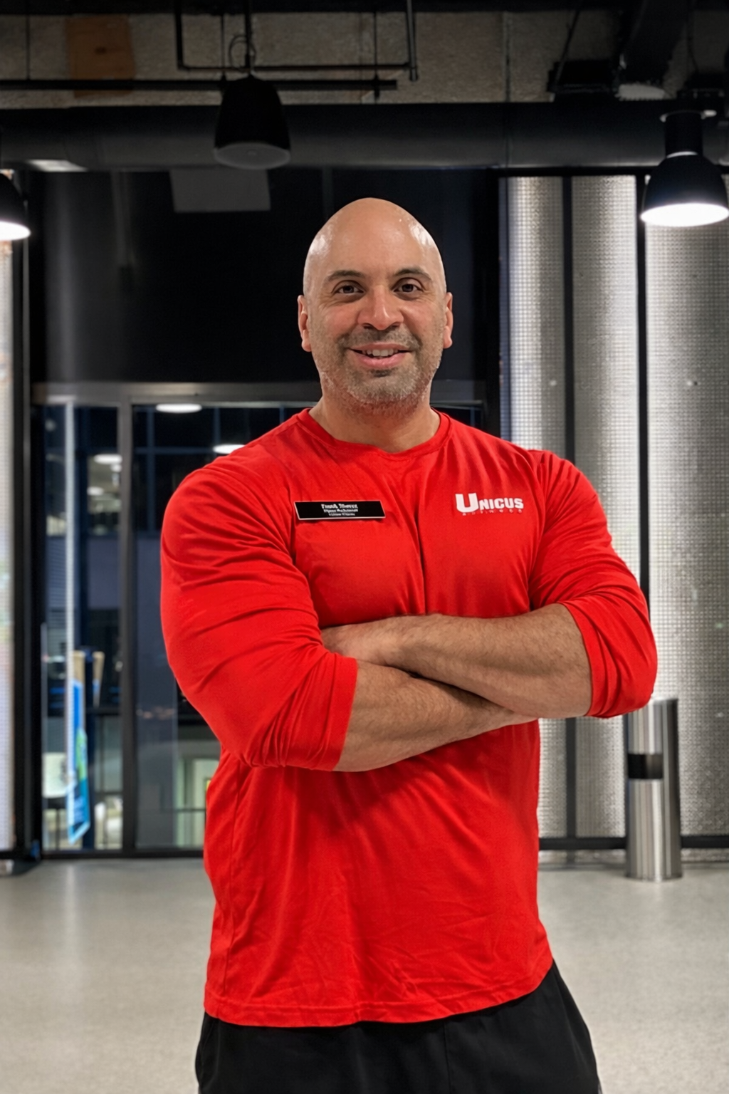 Frank Nunez, highly experienced Chicago personal trainer offering online and in-home fitness sessions