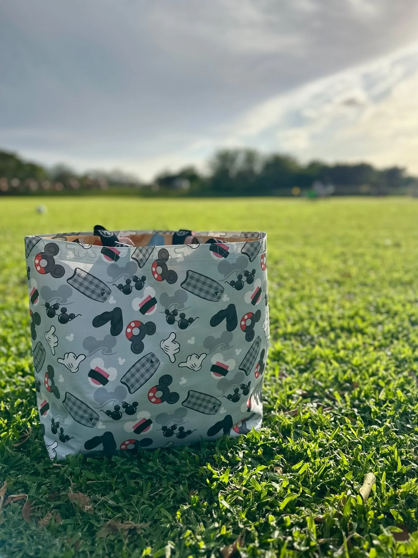 Meet your new go-everywhere, carry-everything essential ✨

The Everyday Magic Tote is designed to keep up with real life&mdash;whether you&rsquo;re heading to work, the beach, errands, or a spontaneous adventure. Spacious, durable, and effortlessly s