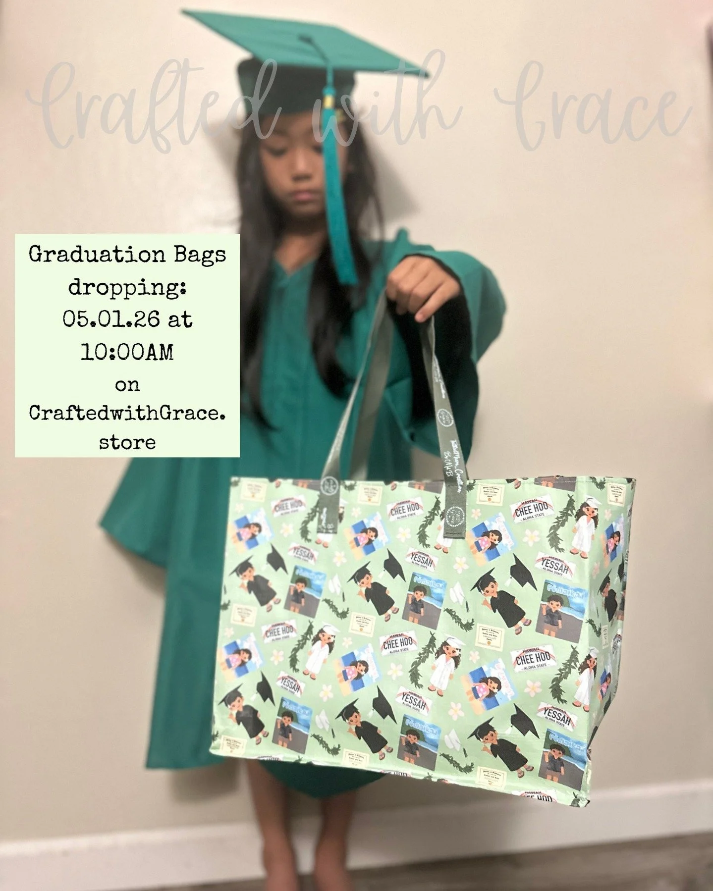 🎓✨ Dropping Alert ✨🎓

Graduation season is almost here&hellip; and we&rsquo;ve got something extra special dropping! 💛

Say hello to our Graduation Birthday Bebeh 🎉
Perfectly sized to hold leis and just right for tucking in a thoughtful graduatio