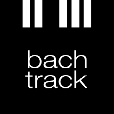 Logo avec des lignes verticales noires et blanches et le texte 'bach track' en dessous.