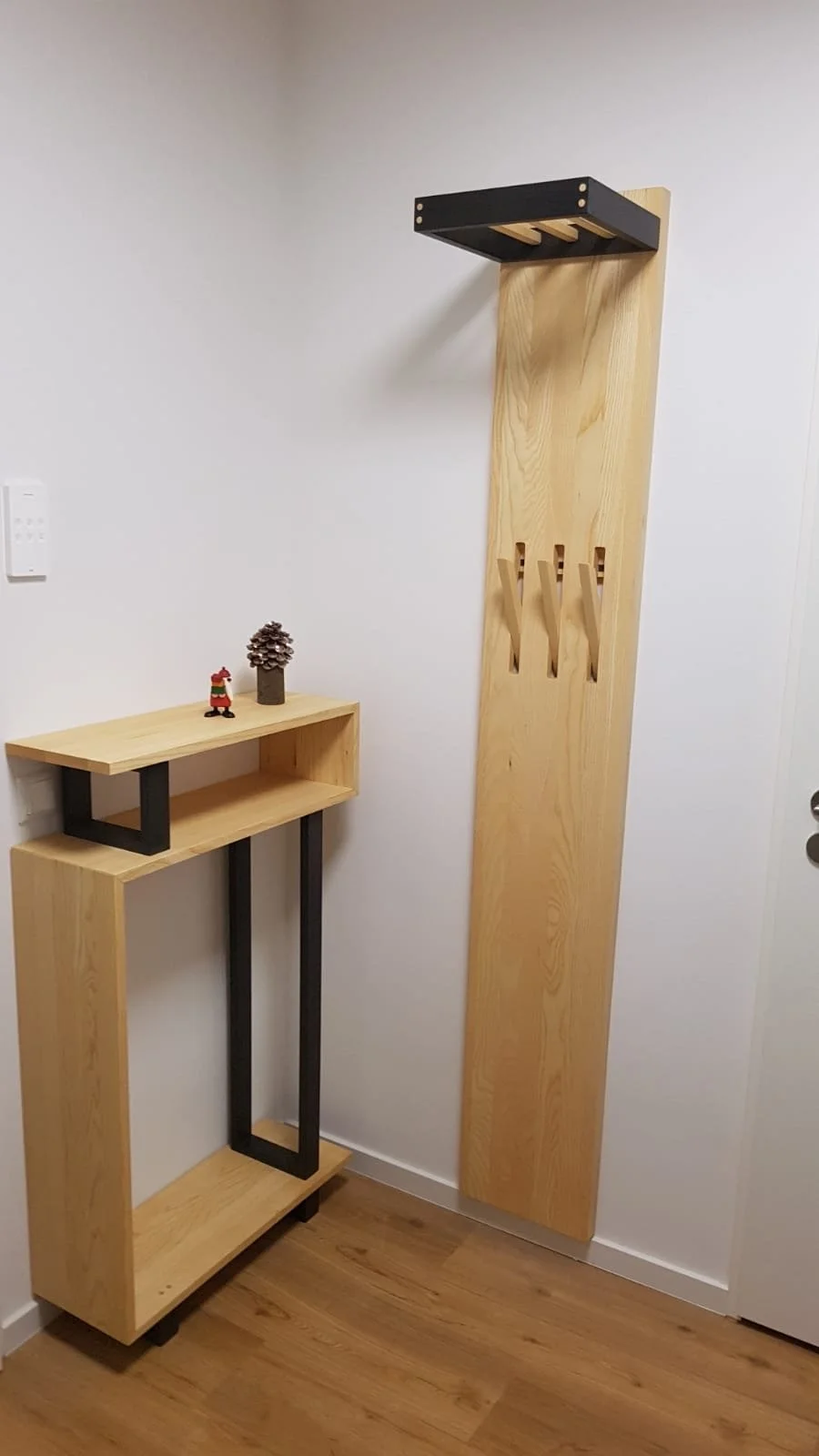 flur-garderobe-aus-vollholz-wunschkiste.jpg