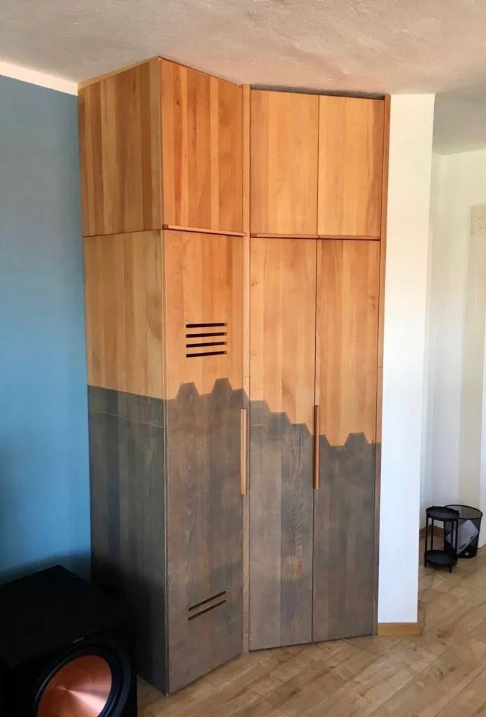 Eck-Kleiderschrank-aus-Holz-Wunschkiste.jpeg