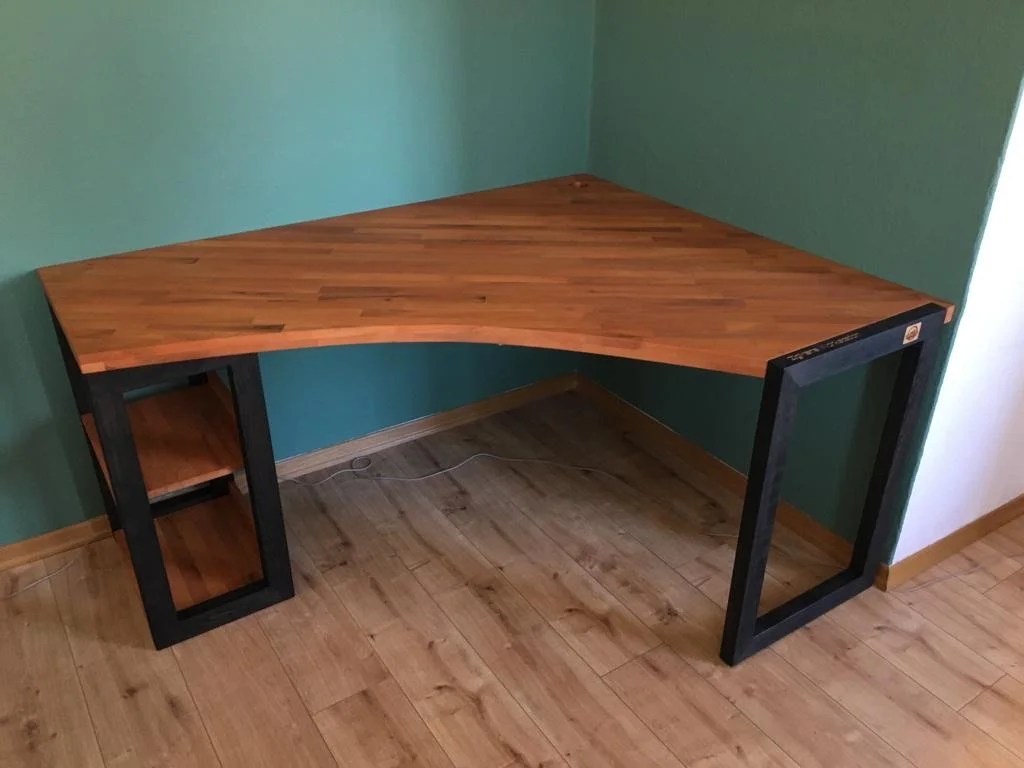 eckschreibtisch-vollholz-massgefertigt-wunschkiste.jpg