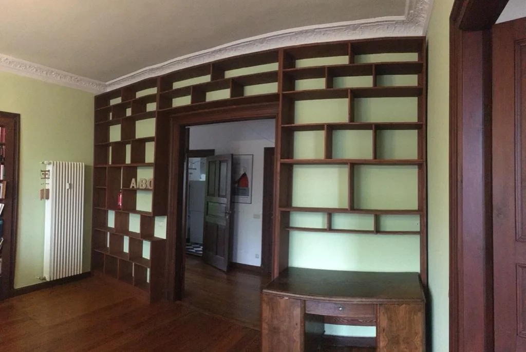 Buecherregal-nach-Mass.jpeg