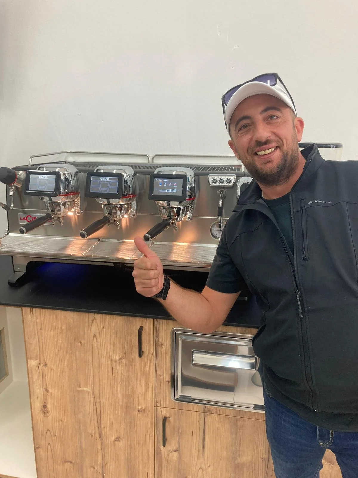 Coffee mast and artisan gelato master, owns a bar in the heart of turin. coffee consultant with 26 years of experience