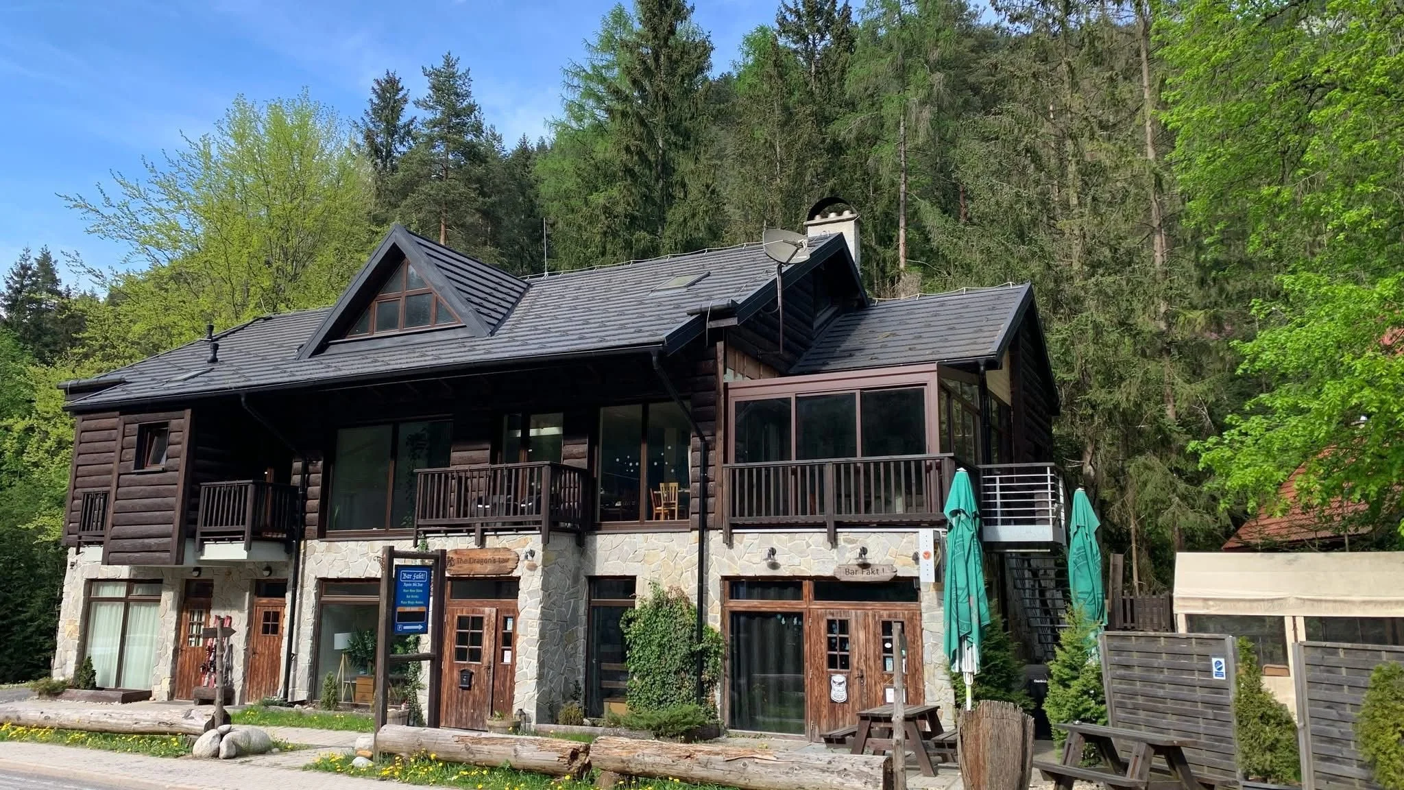 Bar fakt and Dragon's Lair Chalet