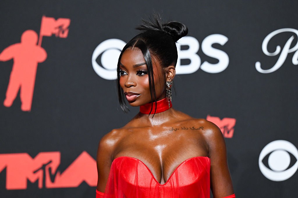 Steal Olandria Carthen’s Radiant VMA Red Carpet Golden Glow