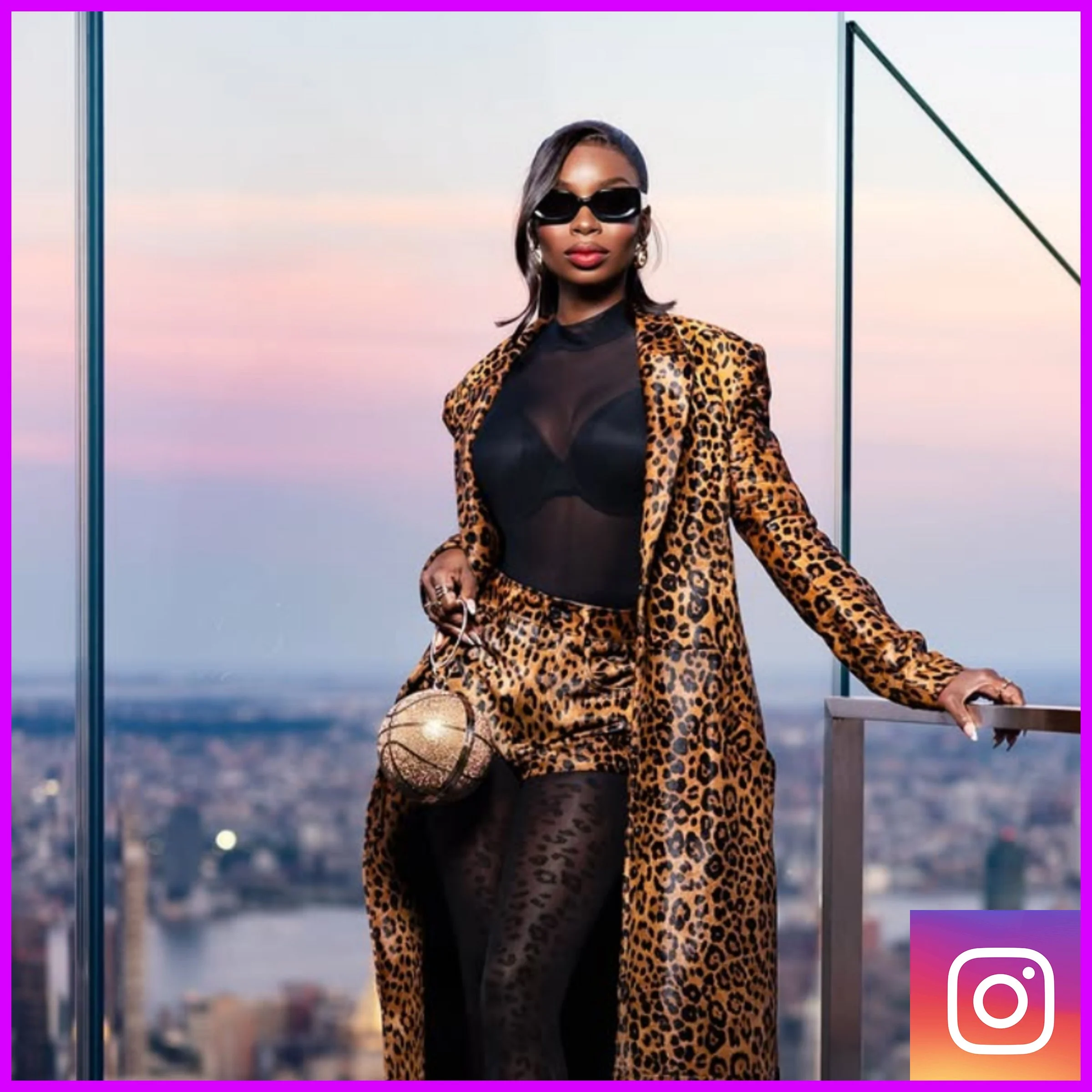 Instagram:Living my dream one skyline at a time🌆