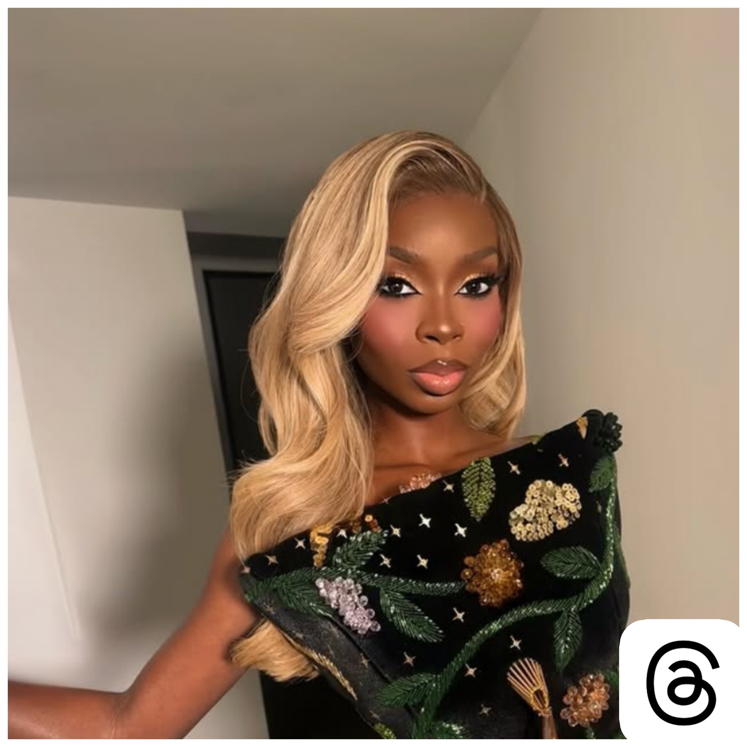 Threads: Soft glam, strong presence✨