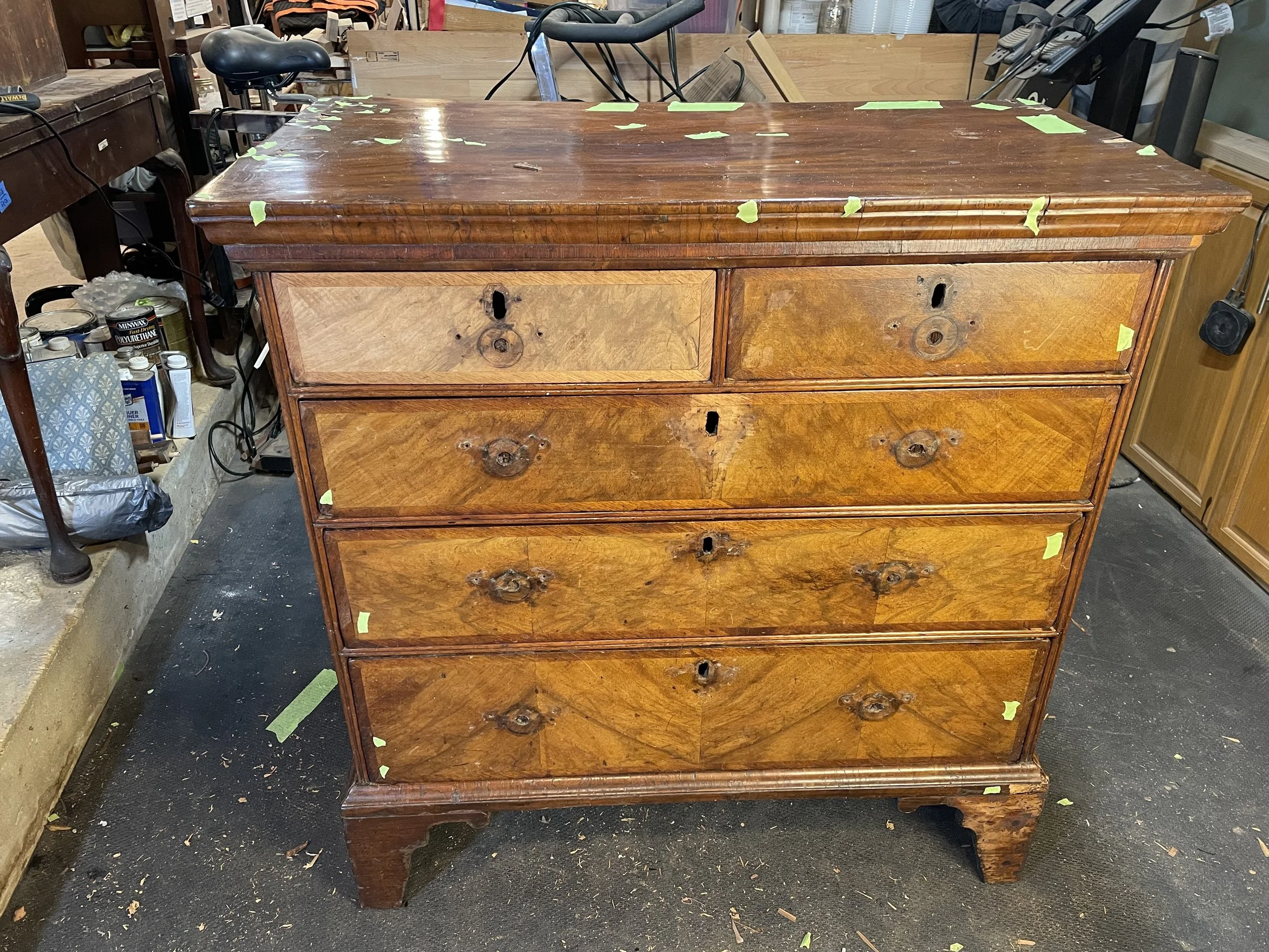 English William & Mary chest of drawers in walnut, c. 1695-1720
