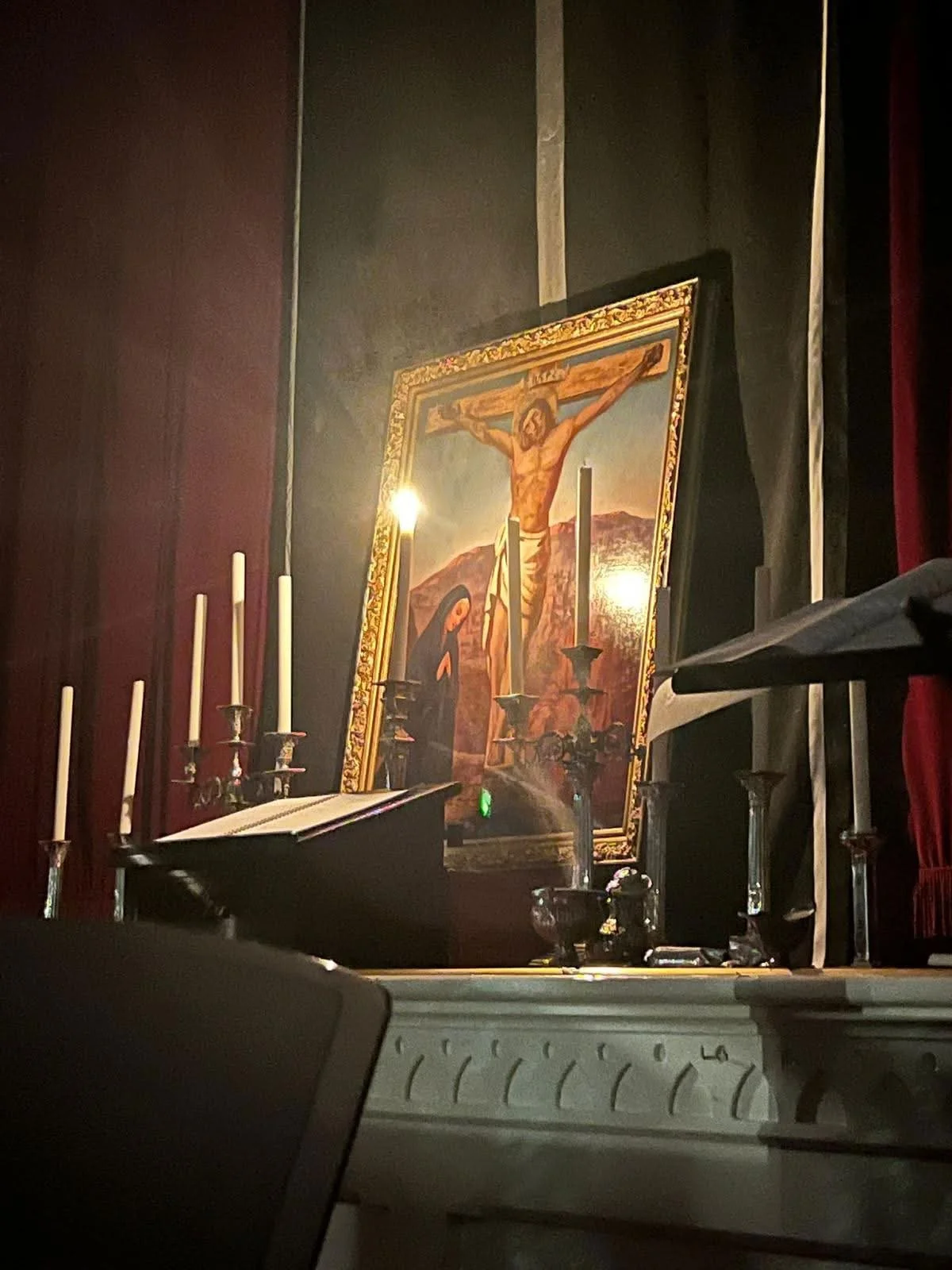 Bishop Hovakim Manukyan Presides at Khavaroom Service in Manchester, Leading the Faithful into the Mystery of the Lord’s Passion