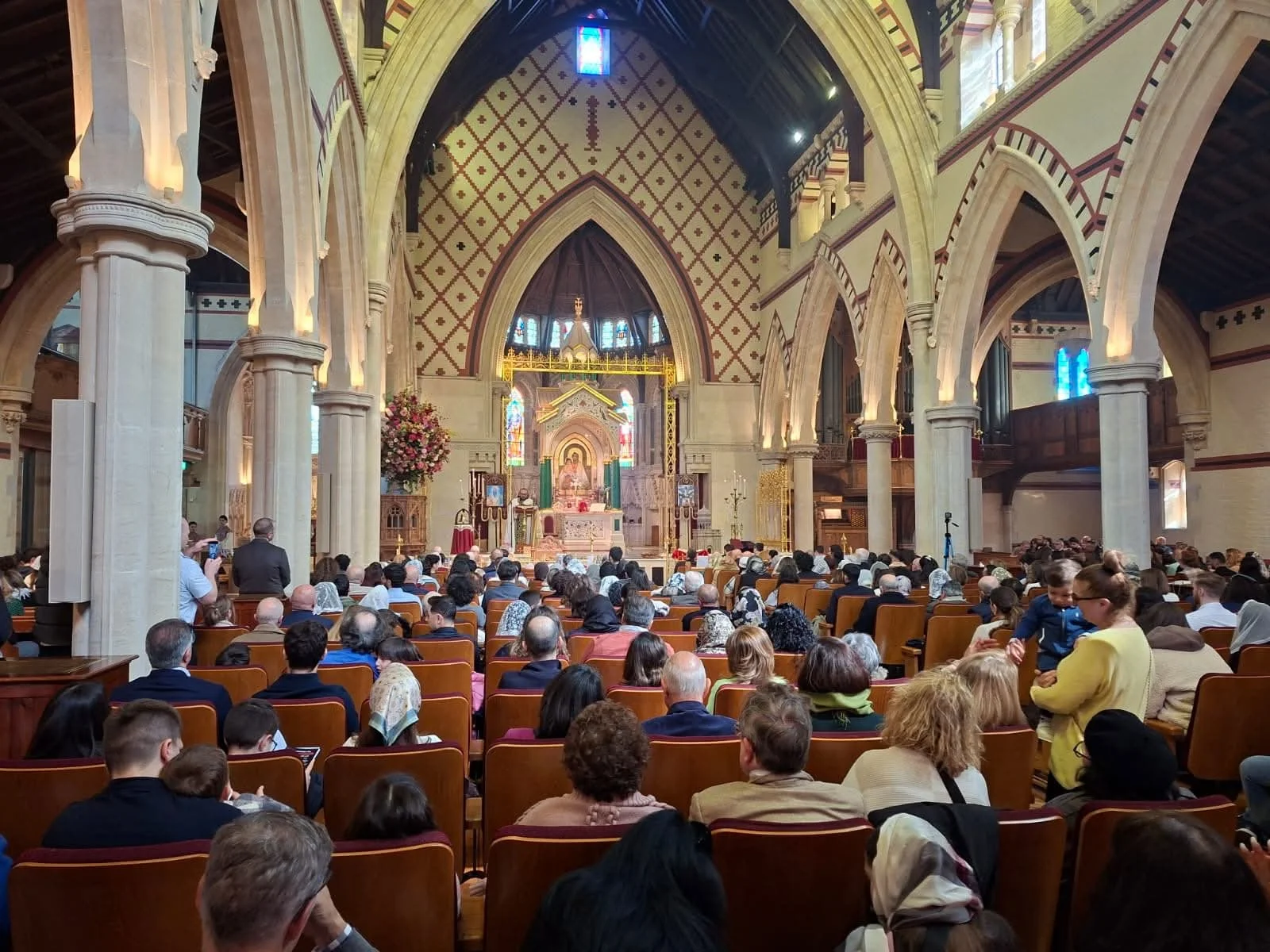 “Peace be with you”: Bishop Hovakim Manukyan Celebrates the Resurrection at St Yeghiche Armenian Church in London