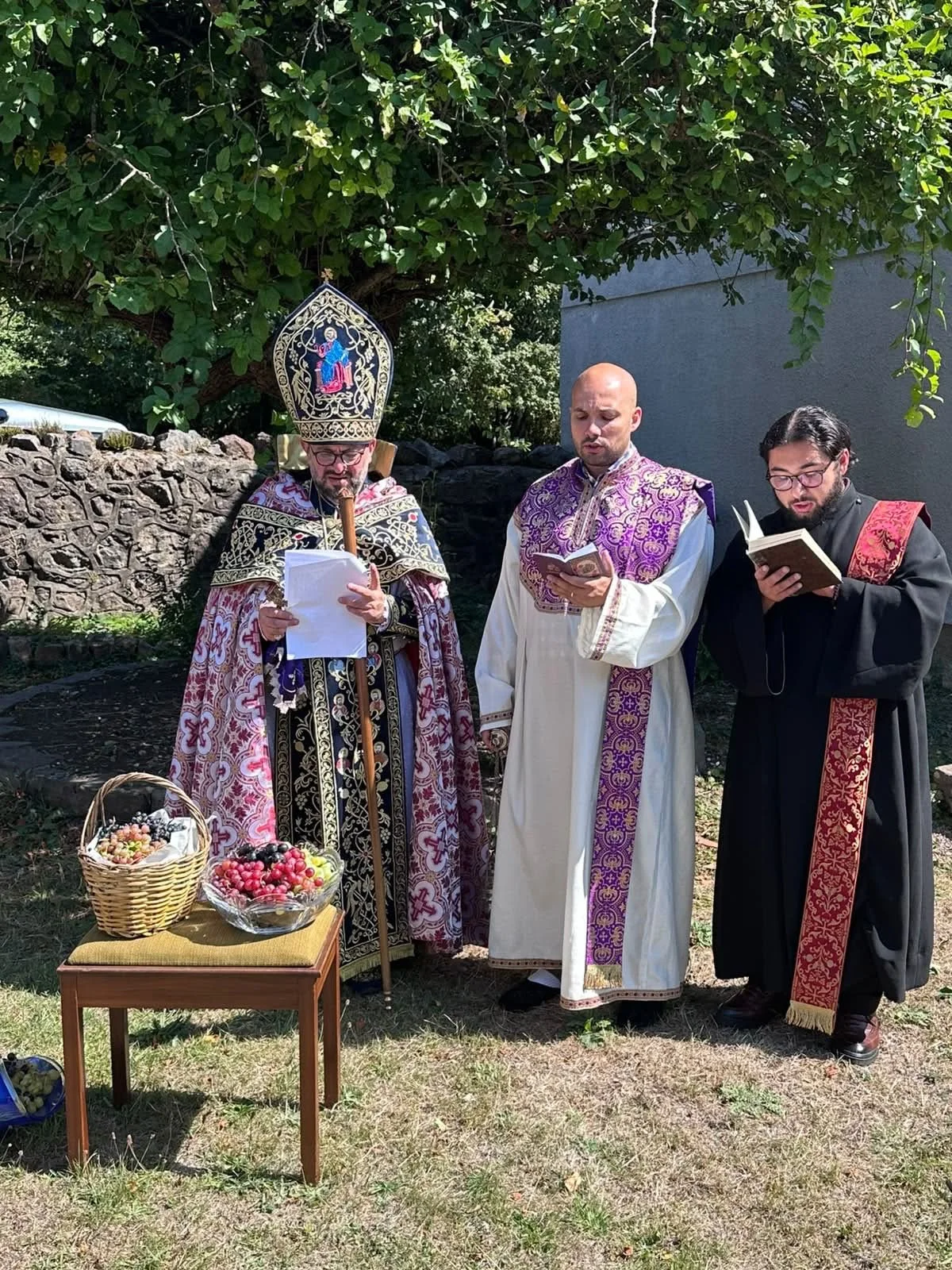 Bishop Hovakim Visits Armenian Community in Cardiff