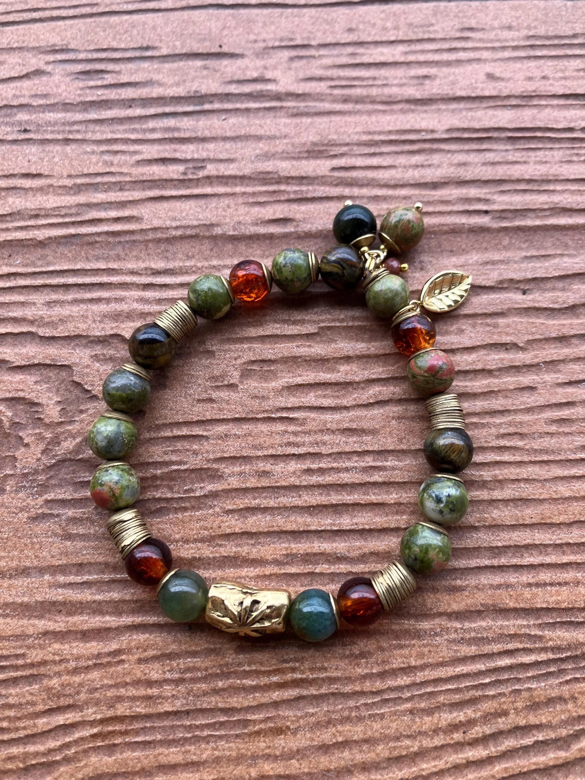 Bracelet ethnique chic semi précieuse unakite, œil de tigre, jade vert, étain massif et verre indien