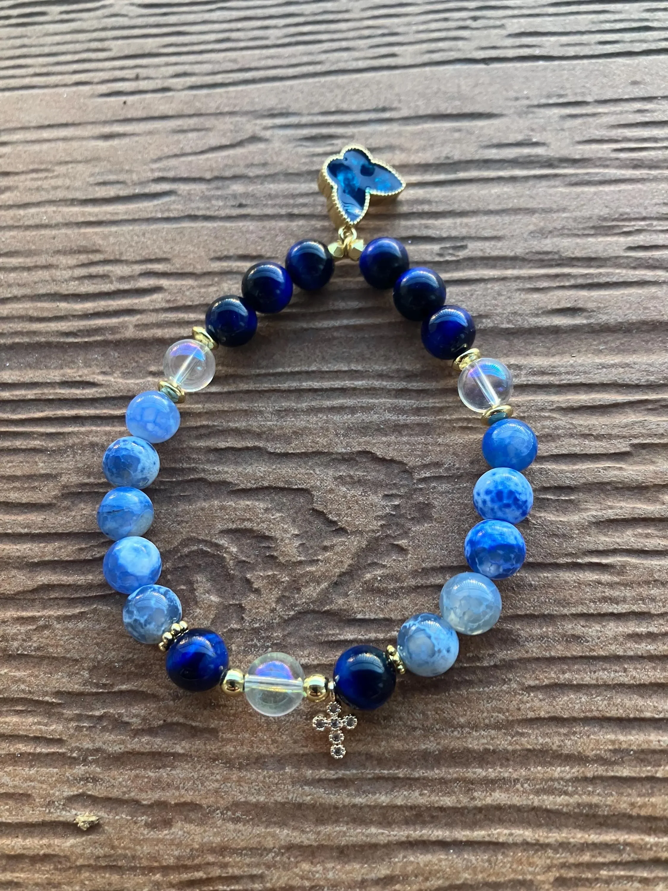 Bracelet aux tons bleus de pierres semi precieuses Lapis Lazuli, Jaspe bleu, cristal de quartz