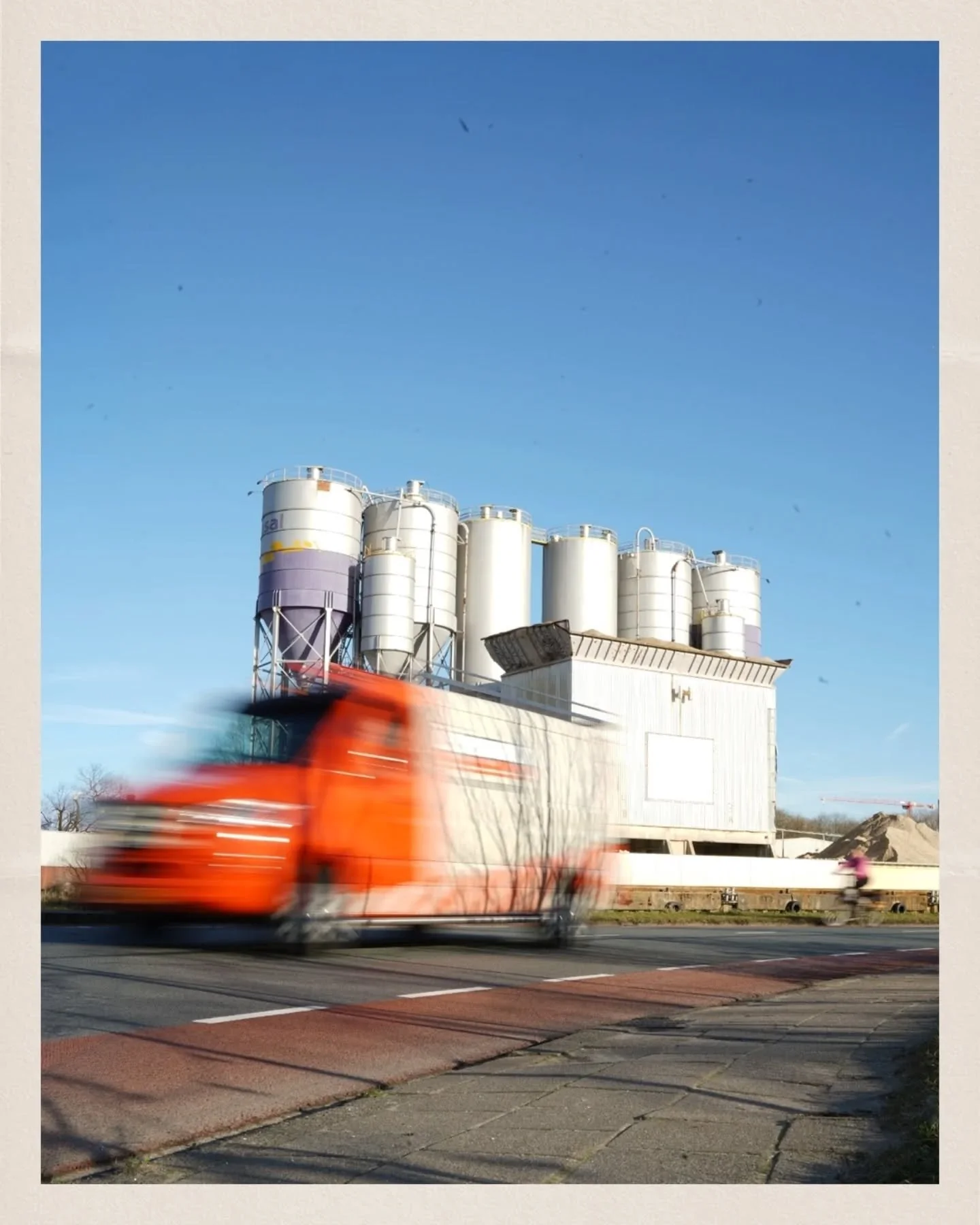 Industrial Delft

We always see Delft as a historical town, with a beautiful city center and small scale student dominating city. But it also has an industrial side. Surprisingly beautiful and well maintained...
On my recent photo walk, I spent 4 hou