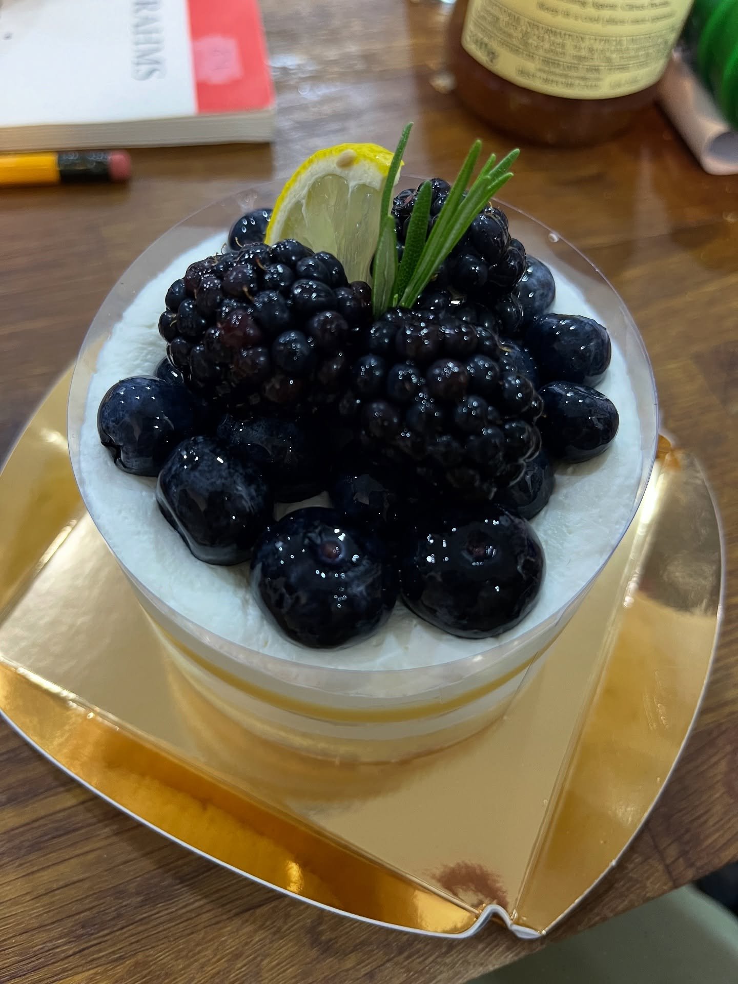 Here comes my daily dose of happiness during concert prep time 🍰
I seriously think &ldquo;one cake a day&rdquo; should be part of every concert budget &mdash; at least for the final countdown week! 🎹✨