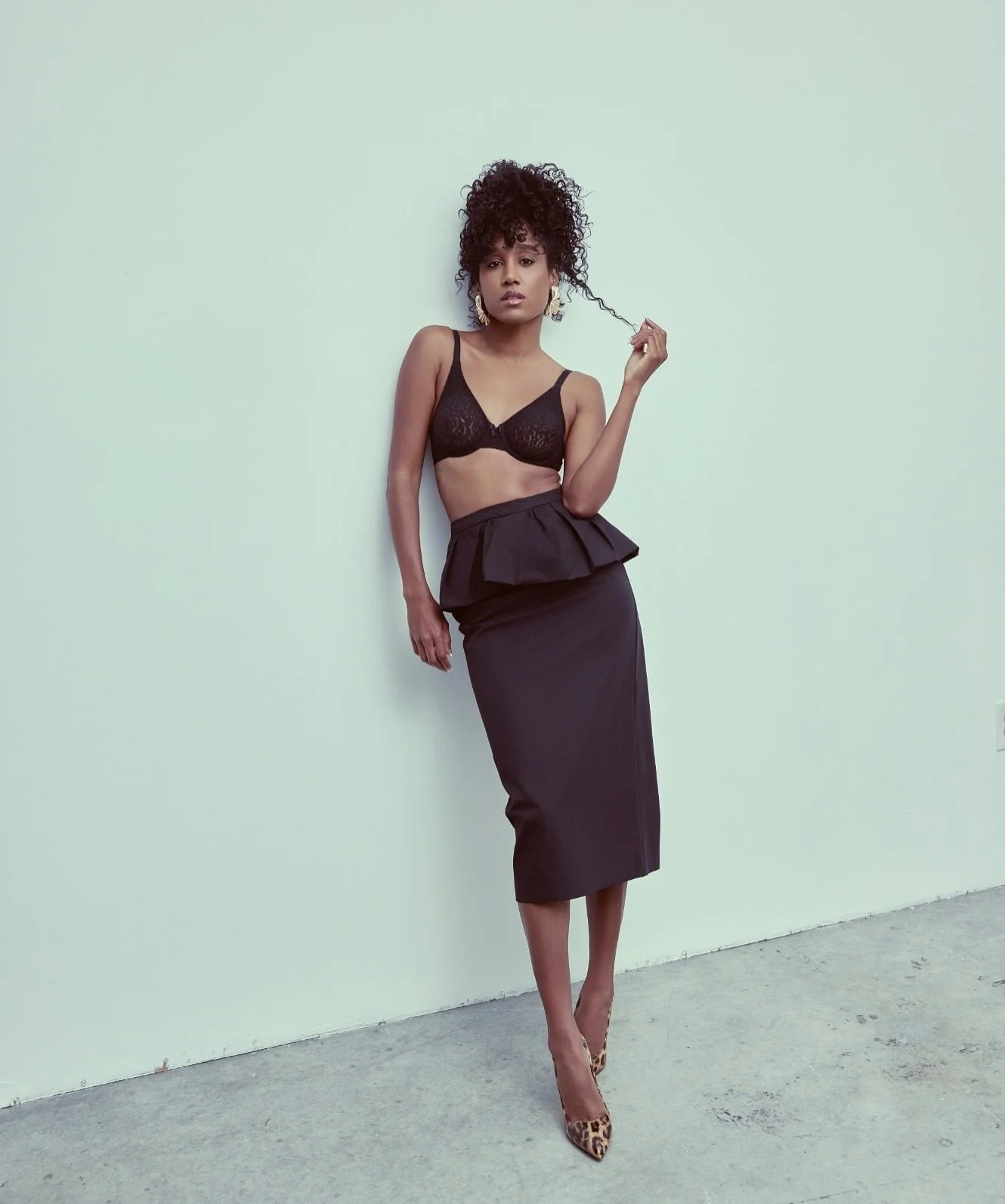 &hellip;it&rsquo;s Monday again! Let&rsquo;s get dressed and start the week off strong. 

bra @valuevillage_thrift 
skirt @zara 
pump @asos 
earrings @themidnightsundayschool 

photographer @allencooley 
model @viva.aria 
glam @ibadiah_ 
wardrobe sty