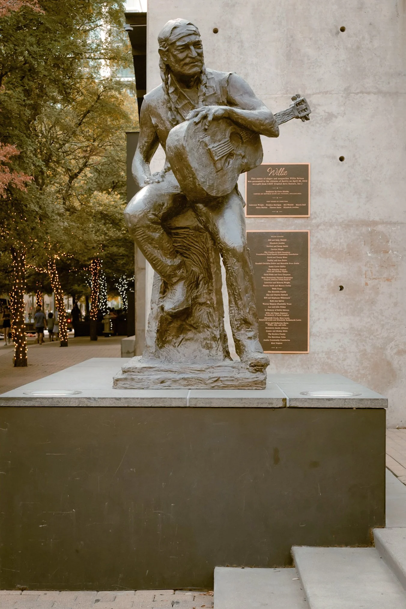 Willie Nelson Statue, Austin
