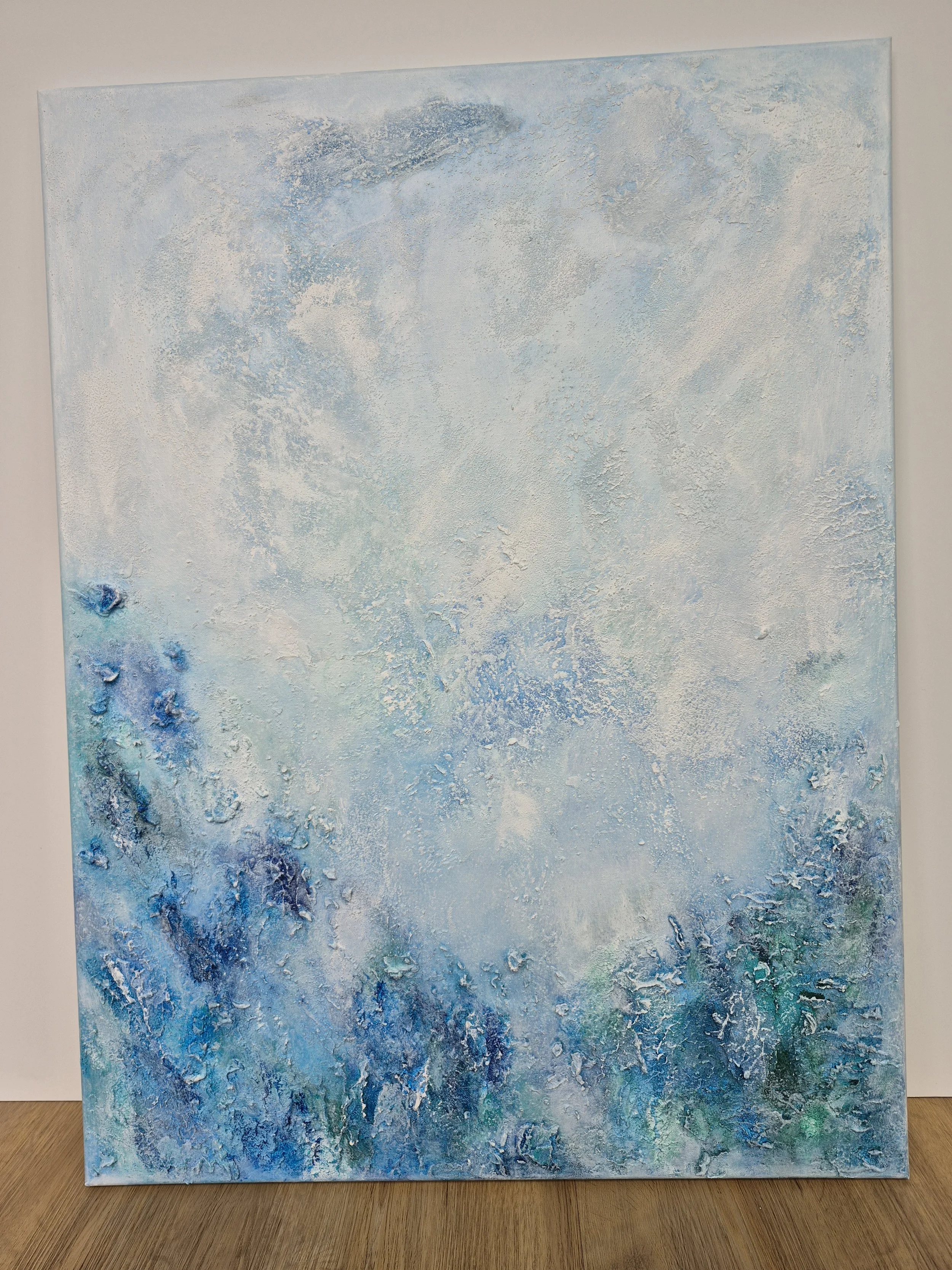 Skab en rolig atmosfære med to matchende abstrakte malerier i blå og turkise toner.