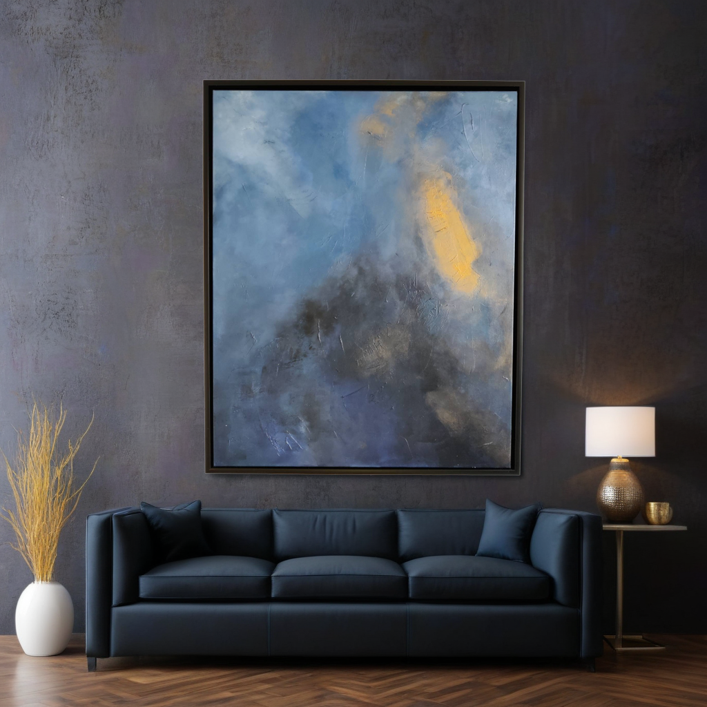 Moderne abstrakt maleri med titlen Celestial i blå, grå og gule nuancer, 80x100 cm, vist i en moderne indretning.