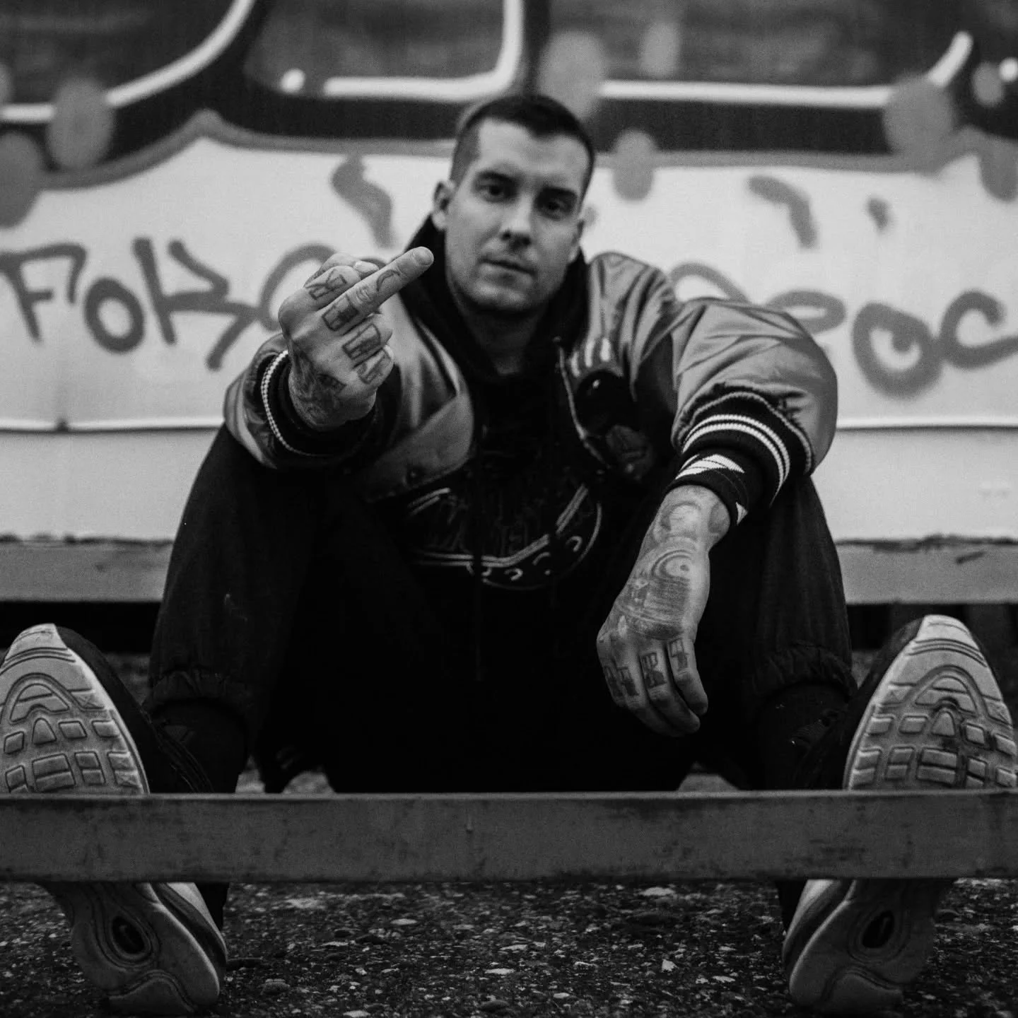 Gracias @adrianoblanca 🫶🏻

La pr&oacute;xima con los platos..🎚️🎵🎧 

#portrait #photography #portraitphotography #art #photooftheday #model #photographer #photoshoot #photo #love #fashion #instagood #artist #picoftheday #portraits #drawing #beaut