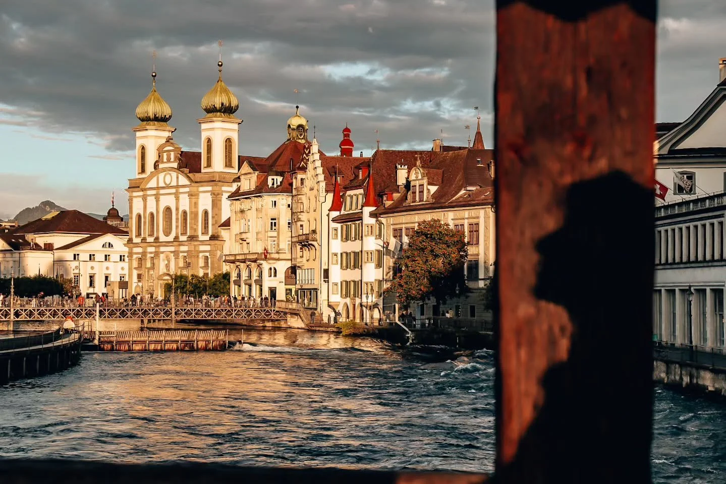 Mira que he dado vueltas, pues nada. Nunca dejas de conocer y sorprenderte, desde las personas hasta ciudades que apenas ten&iacute;as idea que estaban ah&iacute; y tienen algo. Algo que desde el minuto uno te invitan a quedarte y seguir mirando. 

#