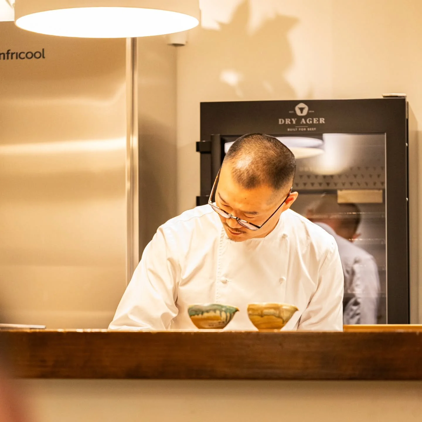 Hacia tiempo que no sal&iacute;a de un restaurante tan tan satisfecho... 

No solo por lo que hay en el plato, sino por todo lo que lo rodea: los detalles, la personalidad, el respeto por el producto y esa pureza. 

Sin ruido y sin artificios.

Las f