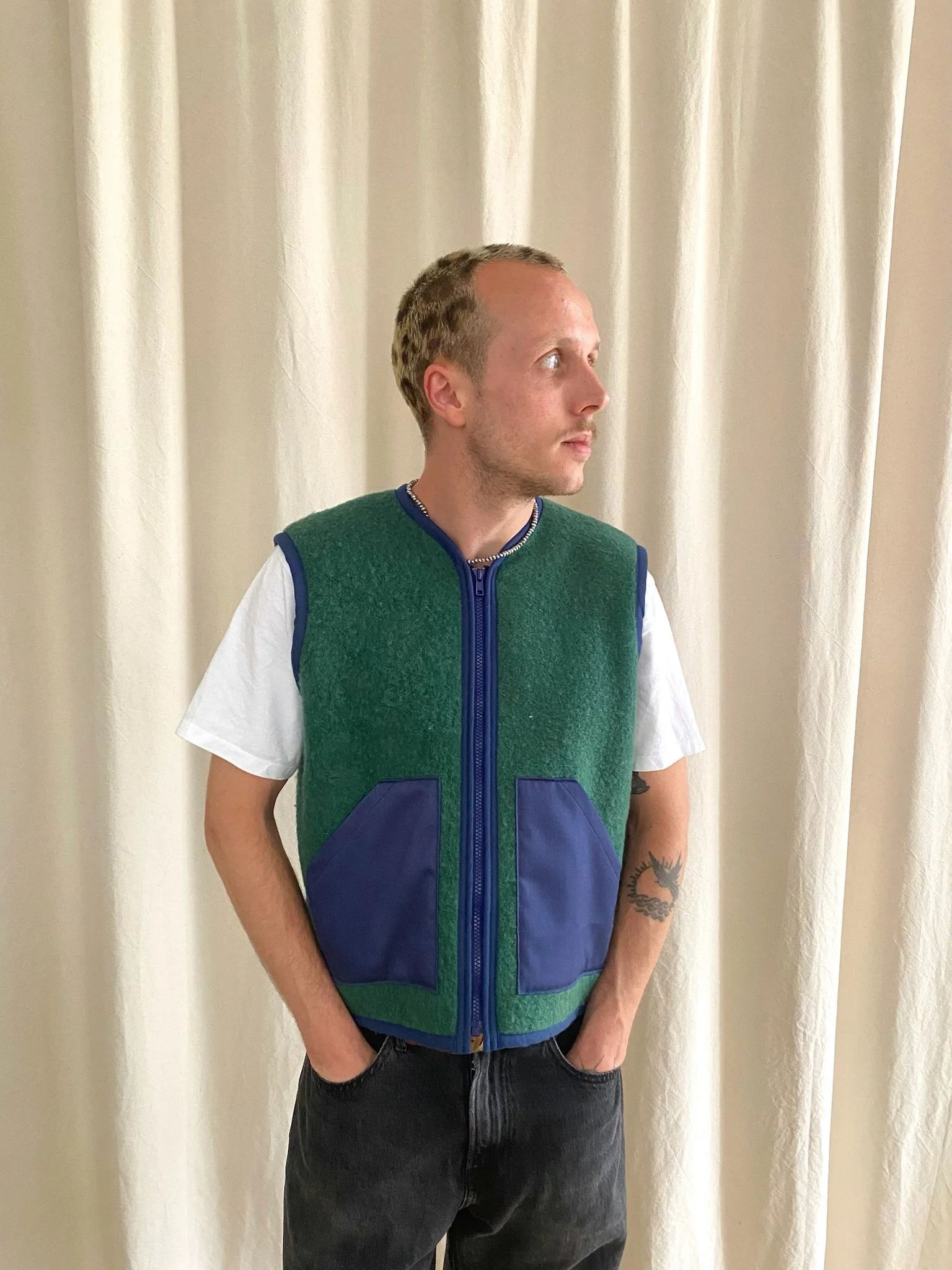 Gilet sans manche - vert avec poches bleues