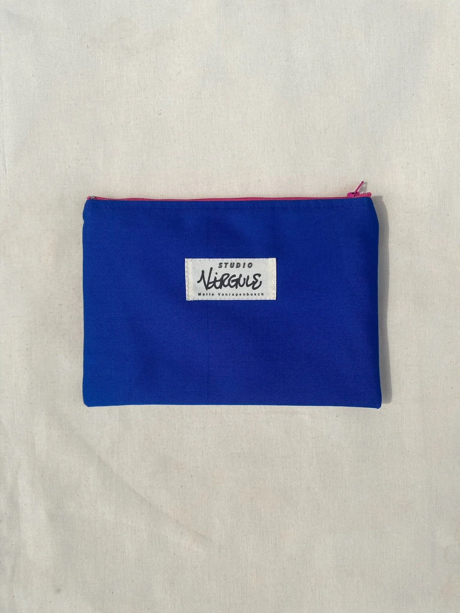 Pochette bleu électrique