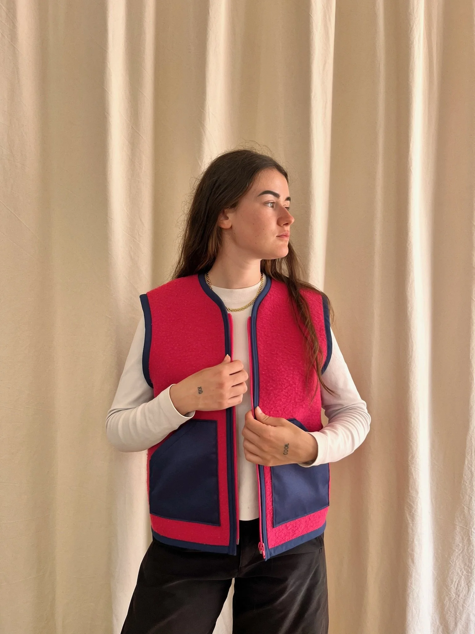 Gilet sans manche - rose avec poches bleues