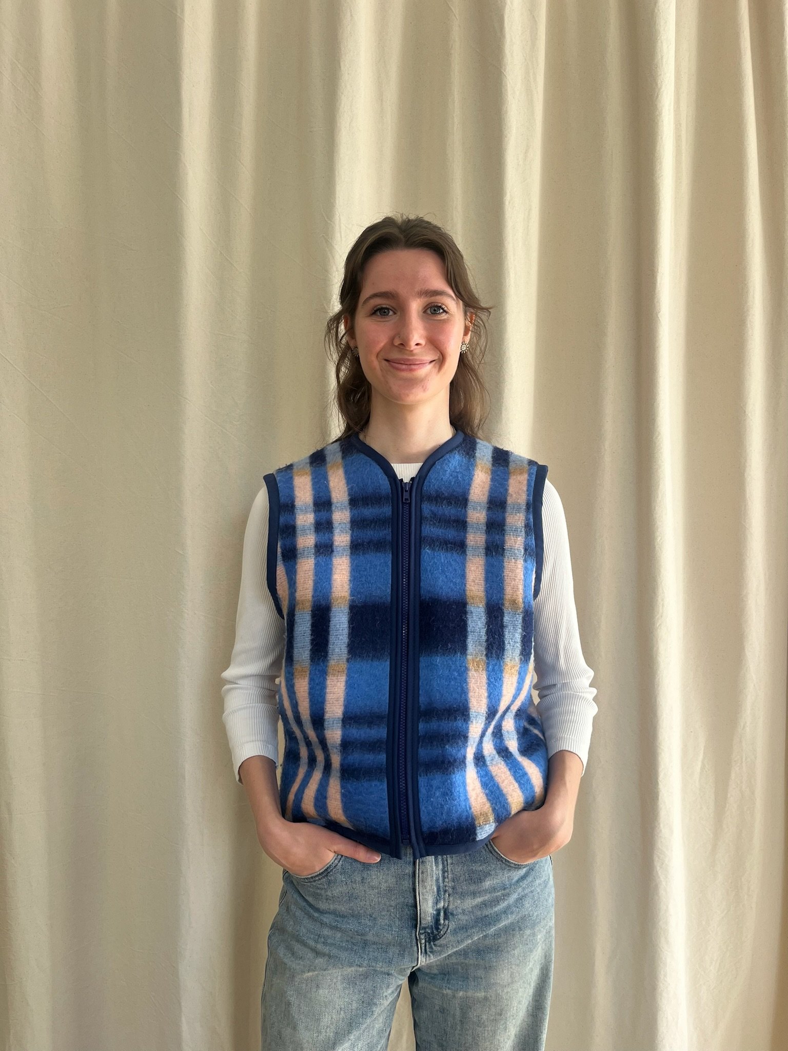 Gilet sans manche - bleu et rose pâle à carreaux