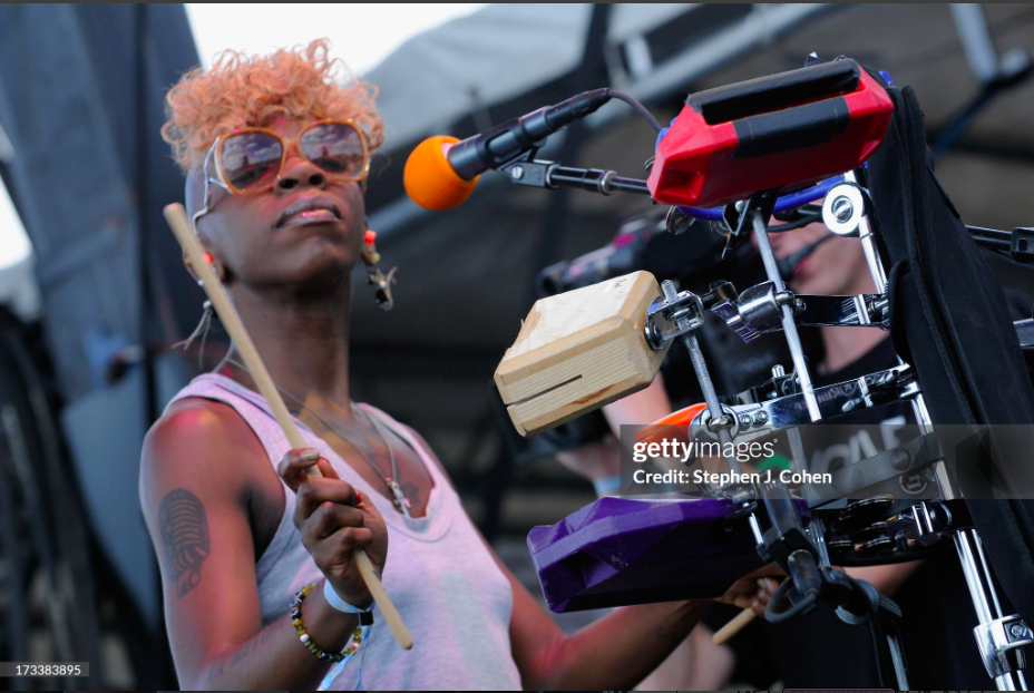 Getty Images - cole-williams-of-the-pimps-of-joytime-performs 3