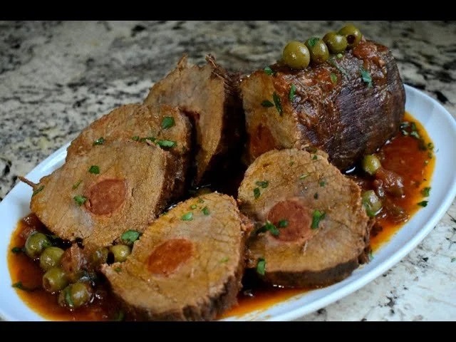 boliche de res, arroz pilaf y maduros