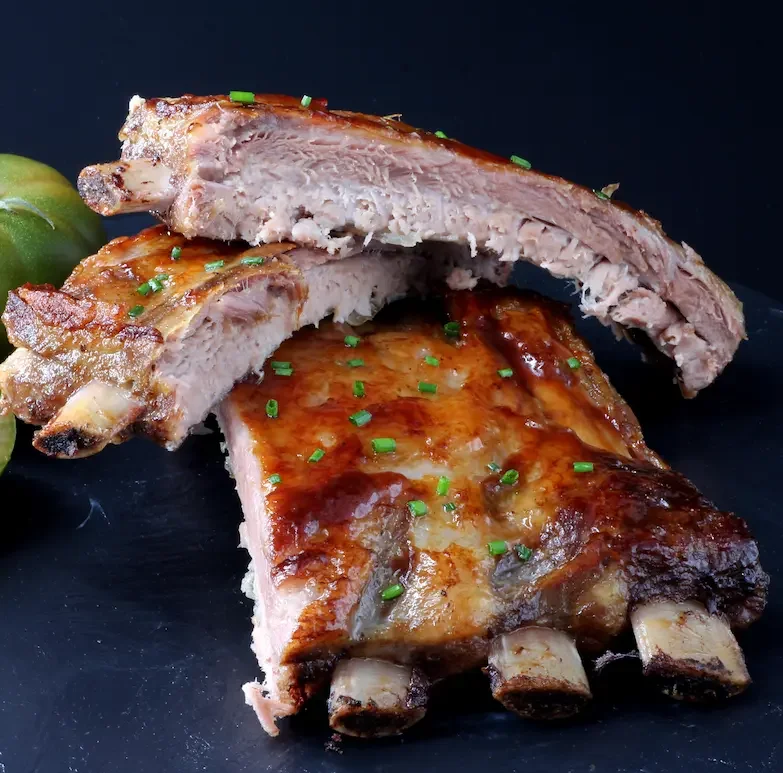 costillas de cerdo, arroz congri y yuca con mojo