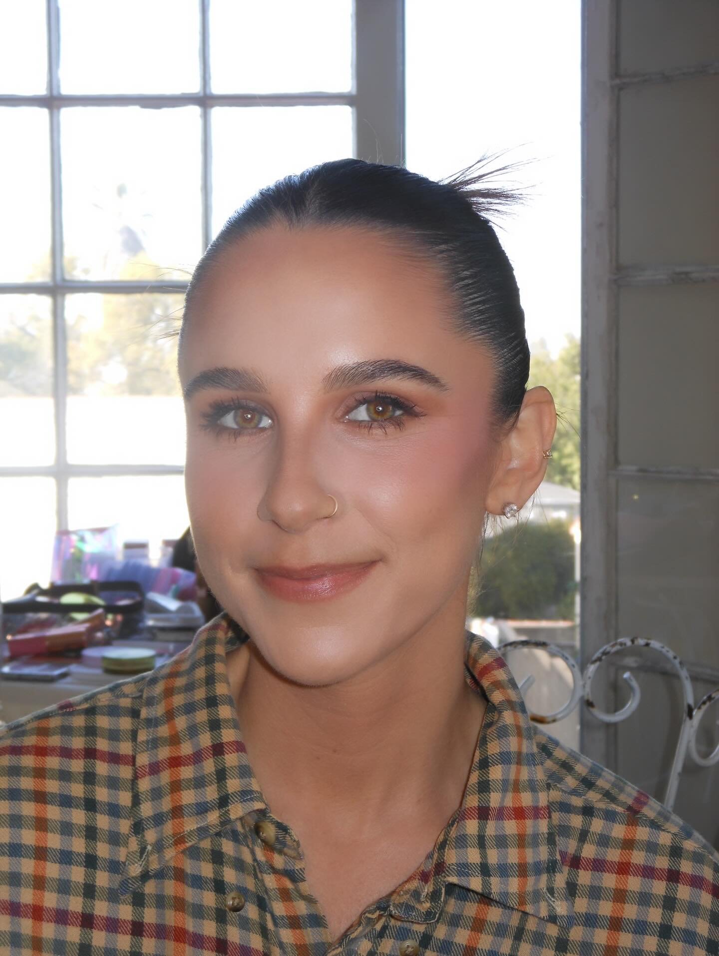 Warm glowy glam for the stunning @lexirubin engagement photos 😍 can&rsquo;t wait to see the final product 📸 

#glambykylie #losangeles #makeupartist #bridalmakeup #engagementmakeup