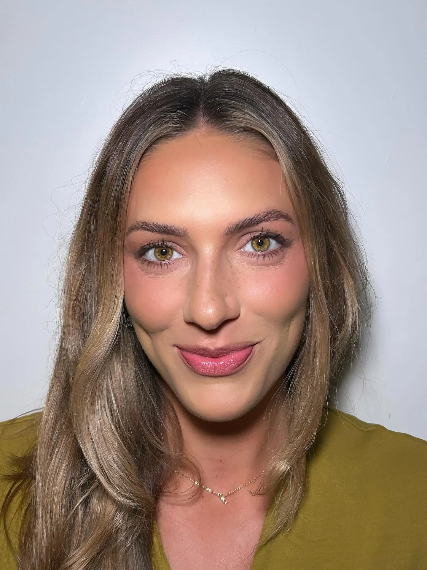 Soft natural glam for the gorgeous @nicolekrzz 💚

#glambykylie #losangeles #makeupartist